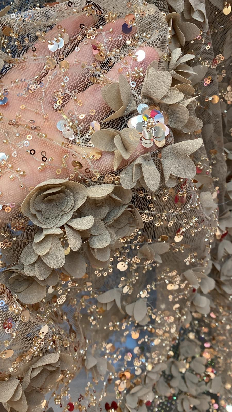 Broderie accesorizata cu paiete si margele tubulare, Bej - MODEL FLORA