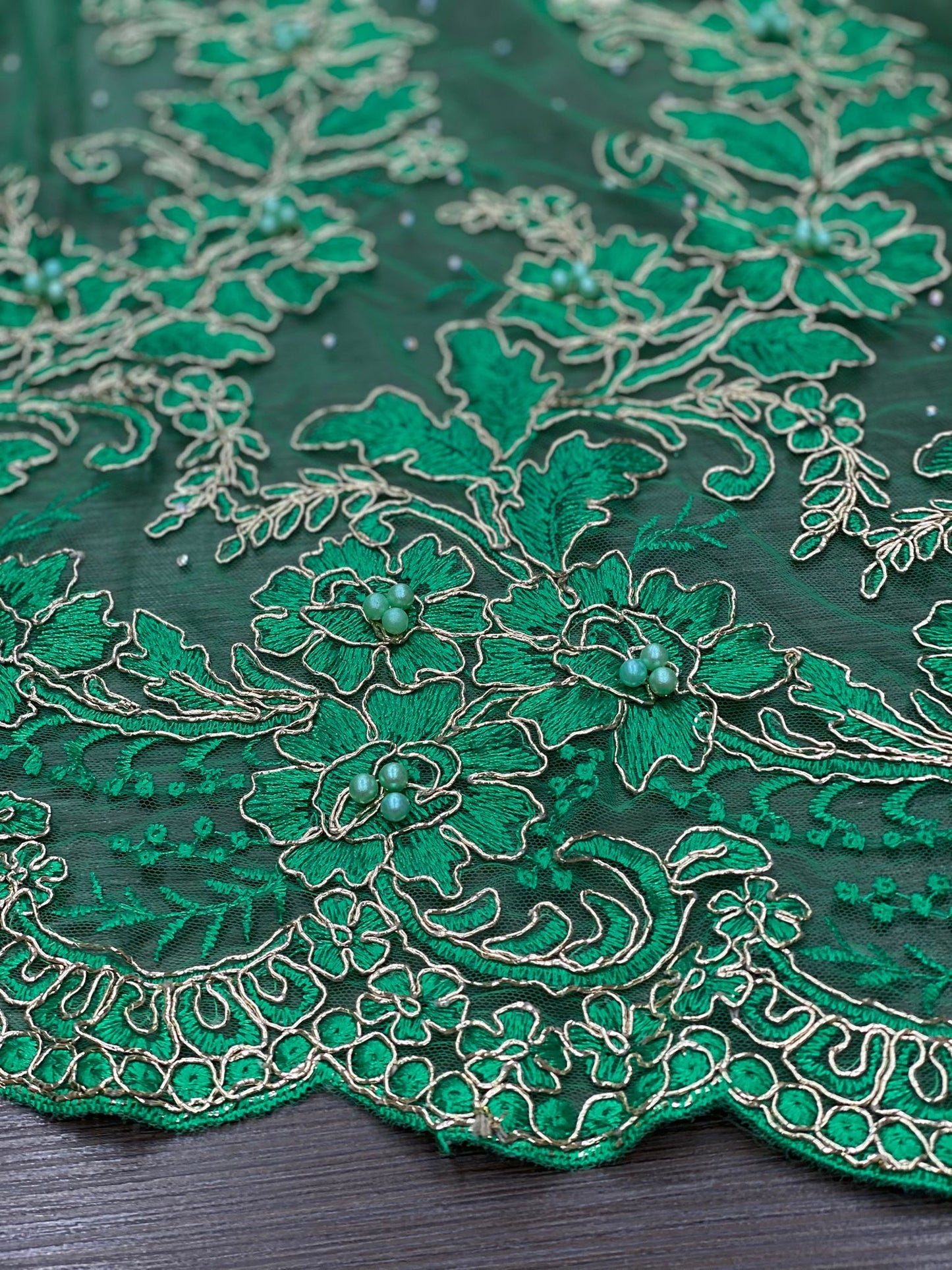 Broderie pe tulle cu margele, Verde, model 3D