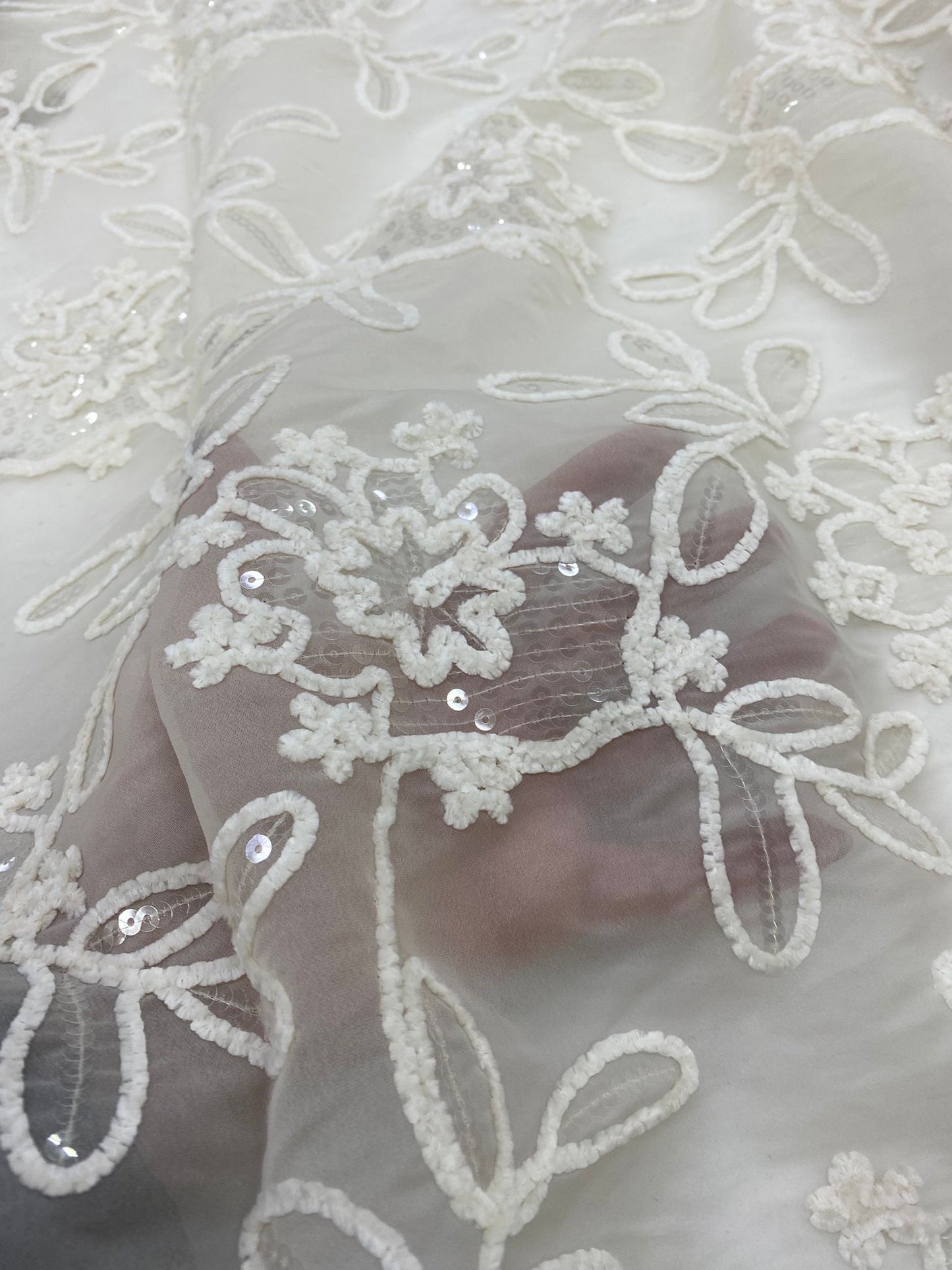 Broderie pe organza cu paiete, Model Elara, Crem