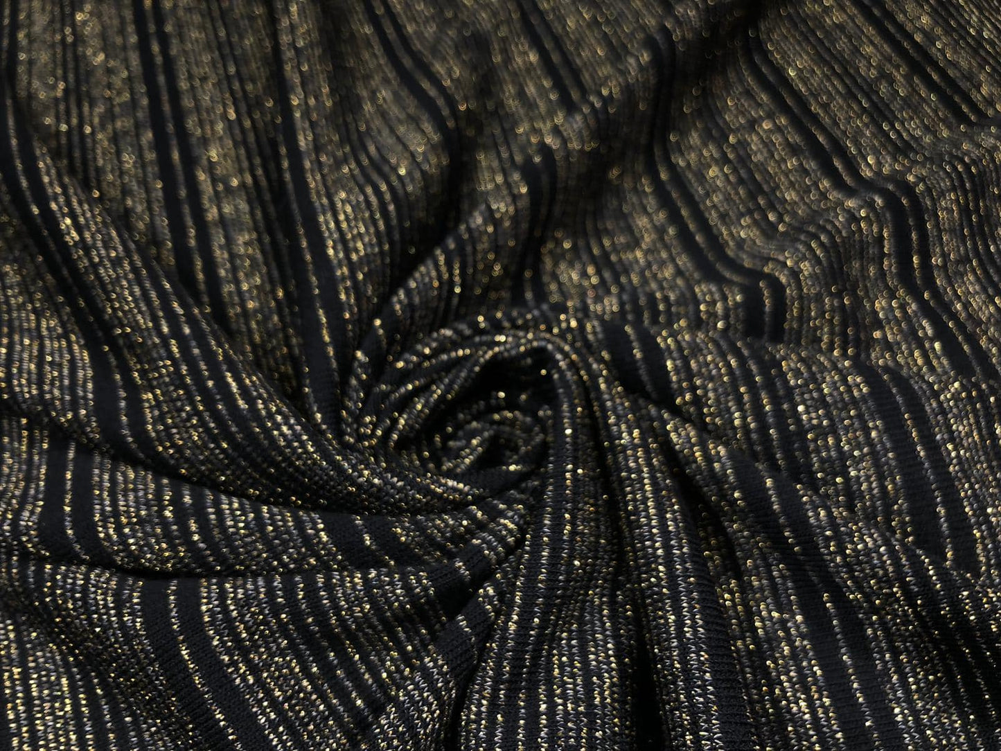 Lurex negru, cu fir lame auriu