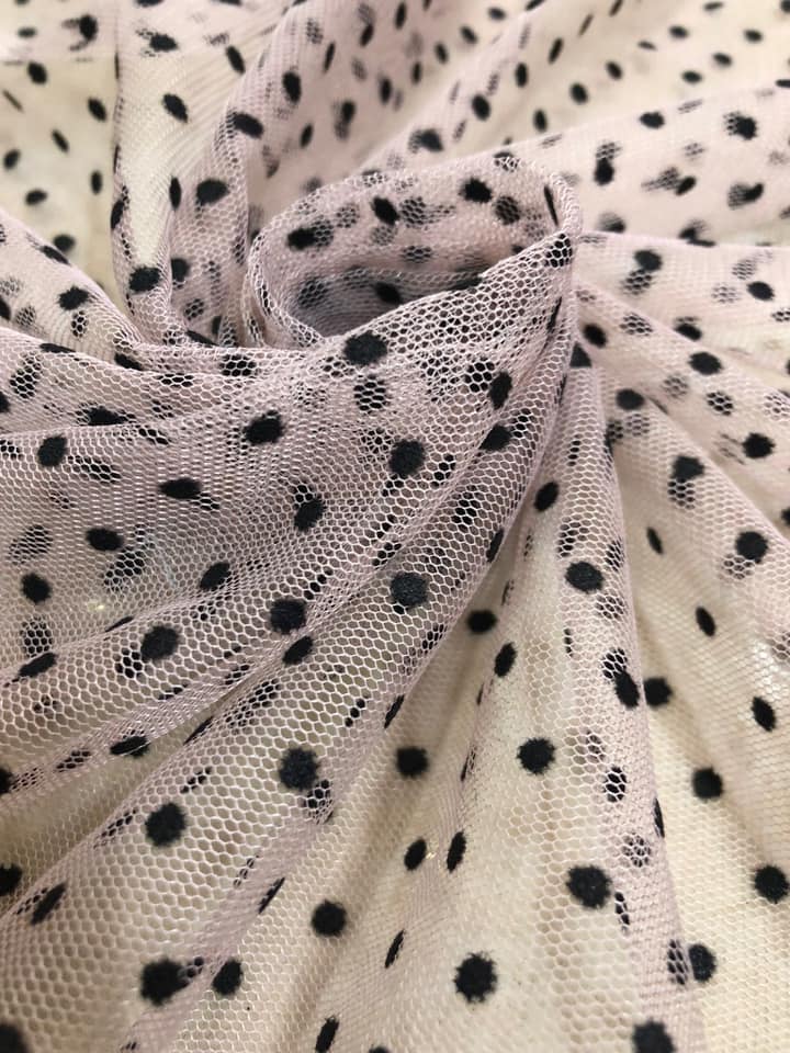 Tulle bej cu buline negre