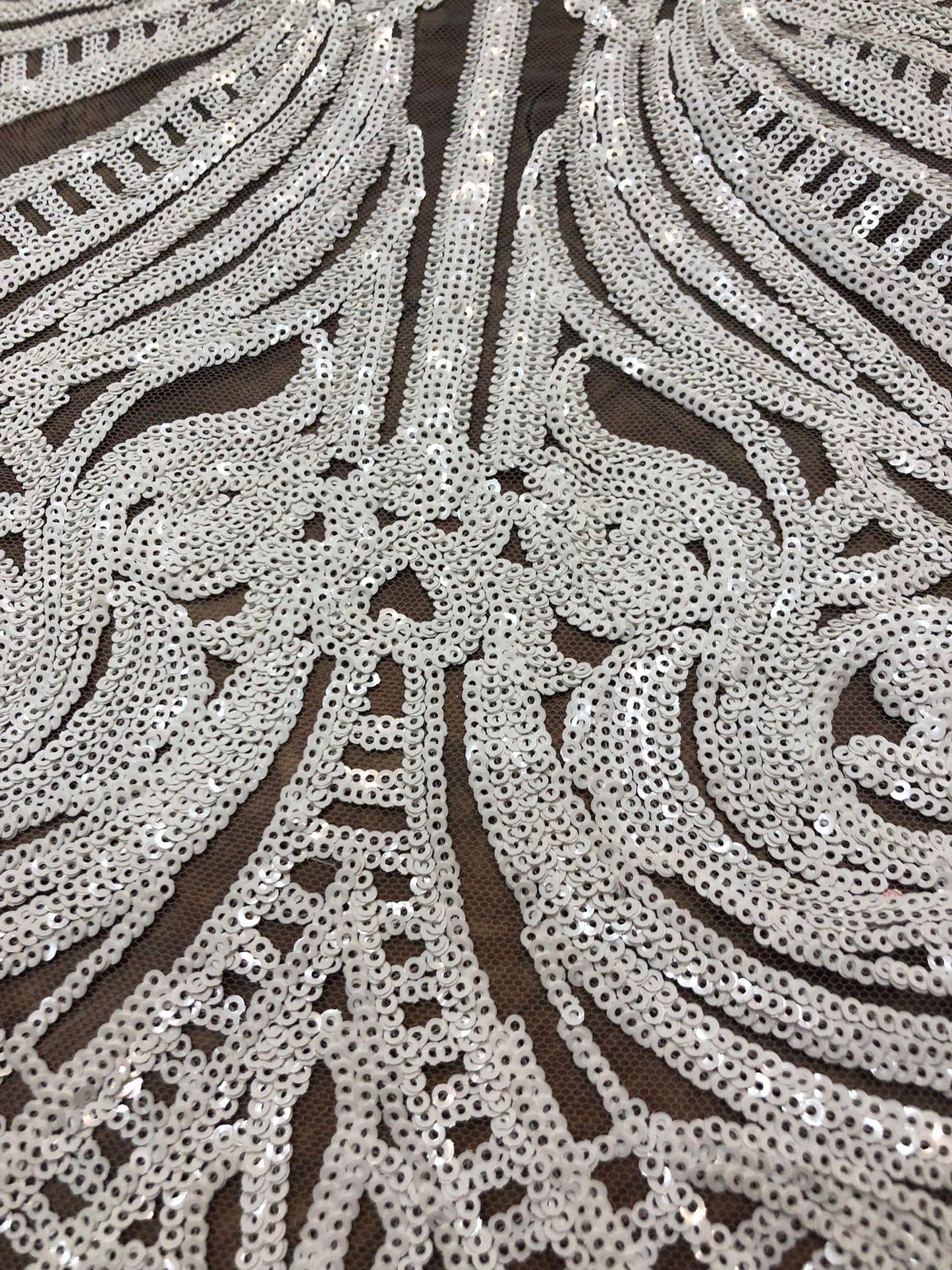 Broderie accesorizata cu paiete, alba