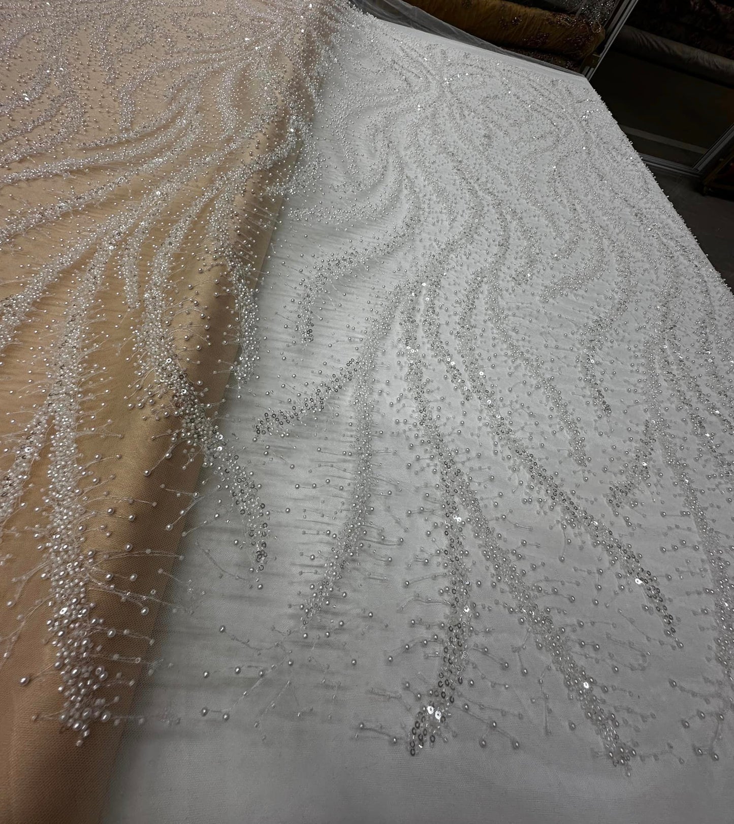 Broderie accesorizata cu paiete si margele, Alb / MODEL ELLA