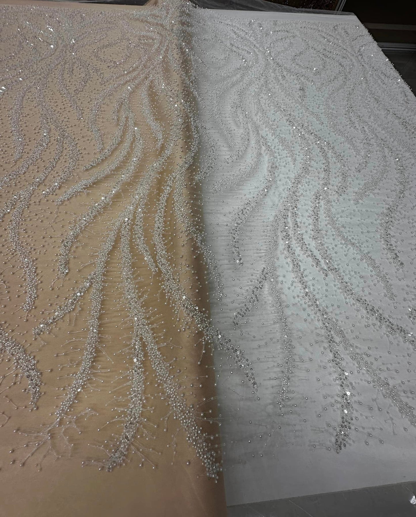 Broderie accesorizata cu paiete si margele, Alb / MODEL ELLA
