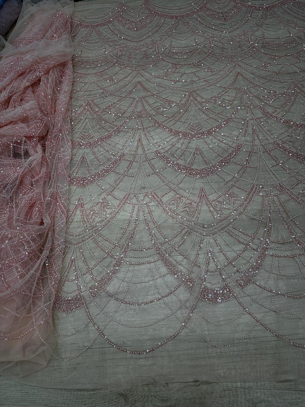 Broderie accesorizata cu paiete si margele, Roz Pudra - MODEL DELIA