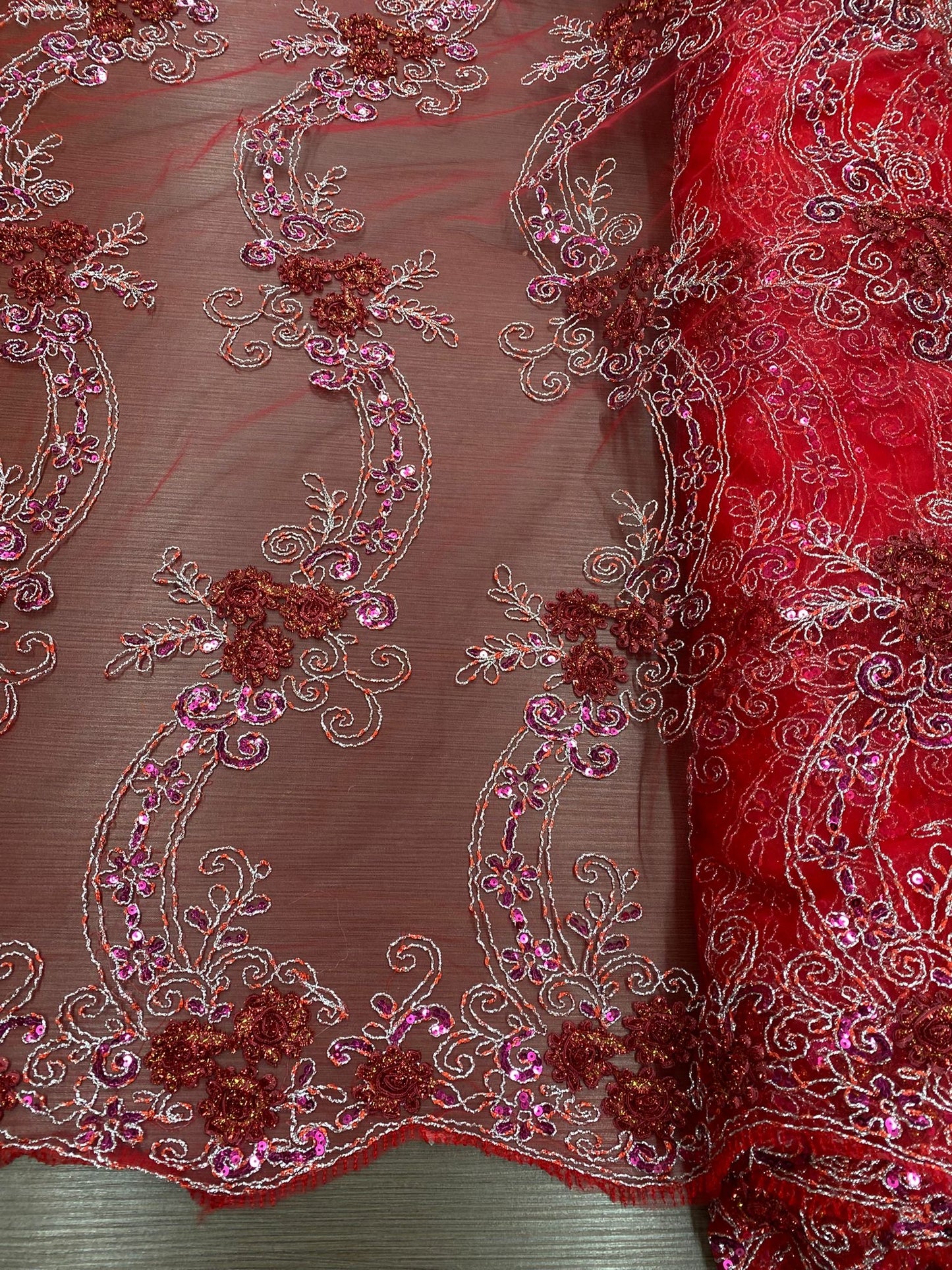 Broderie pe tulle Rosu cu paiete Fuxia si fir lame, model 3D