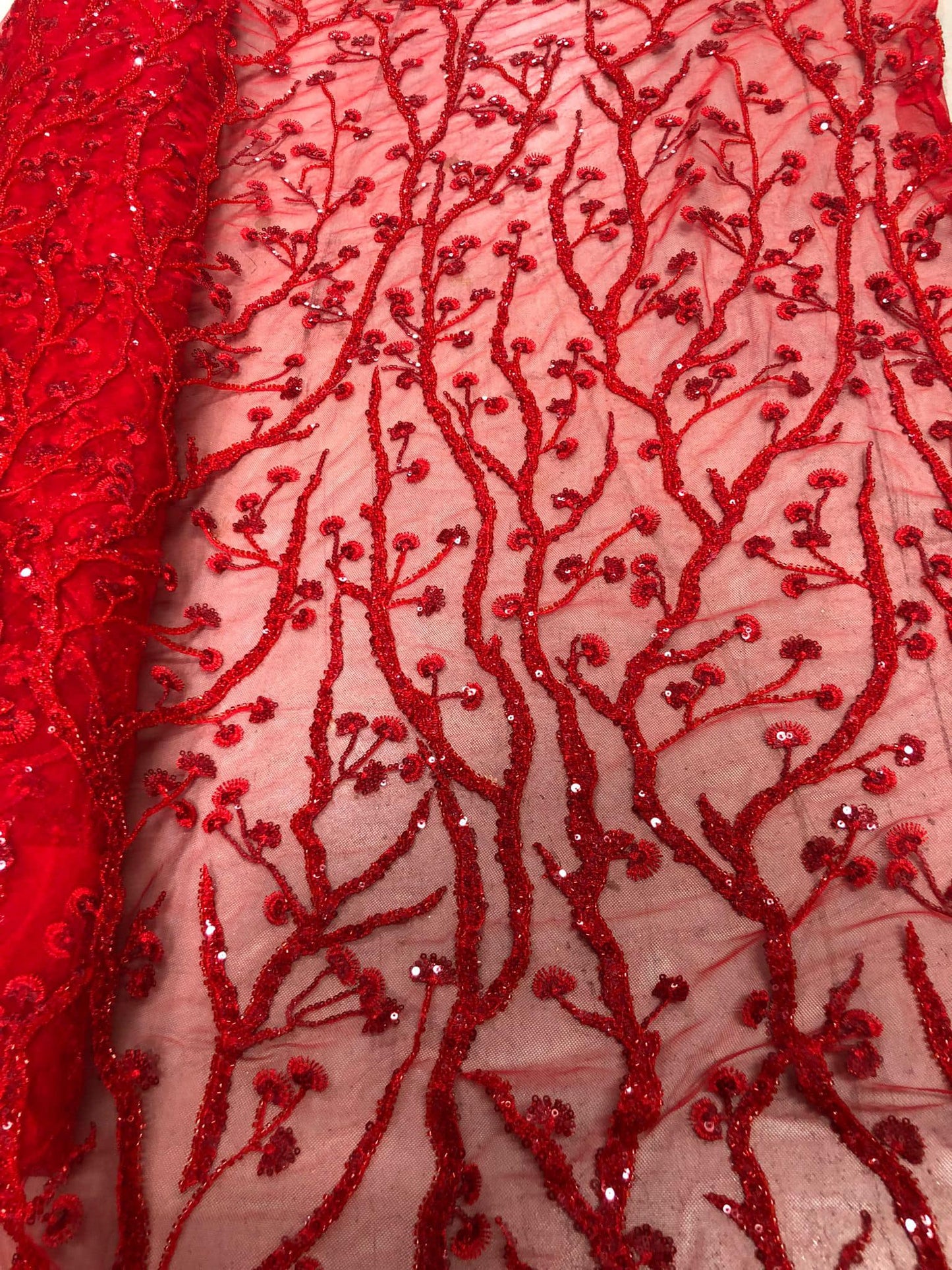 Broderie accesorizata cu paiete si margele, Rosu / MODEL MELIS