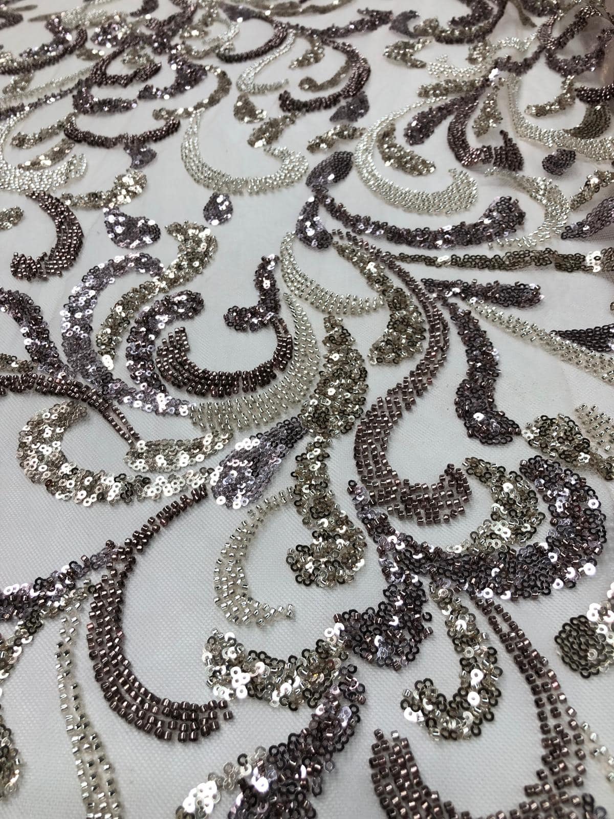 Broderie accesorizata cu paiete si margele / MODEL AMELIA - VARIANTA 2