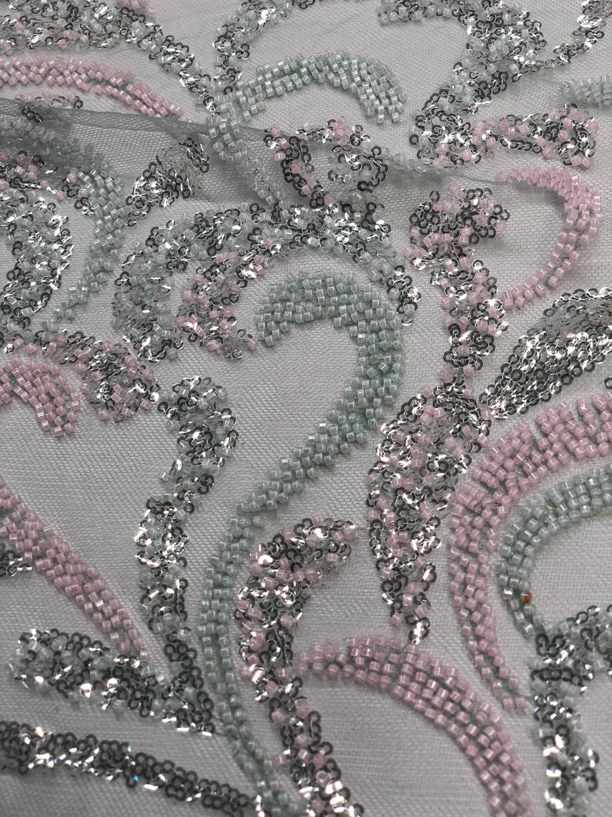 Broderie accesorizata cu paiete si margele / MODEL AMELIA - VARIANTA 4