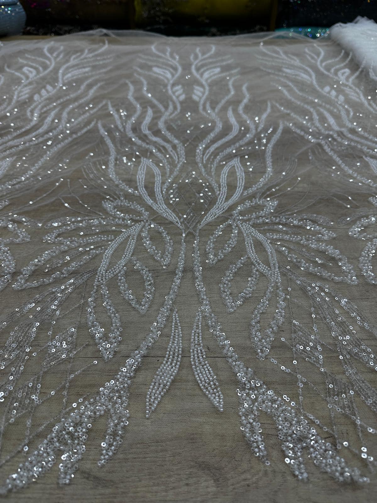 Broderie accesorizata cu paiete si margele, Alb - MODEL BLANCO