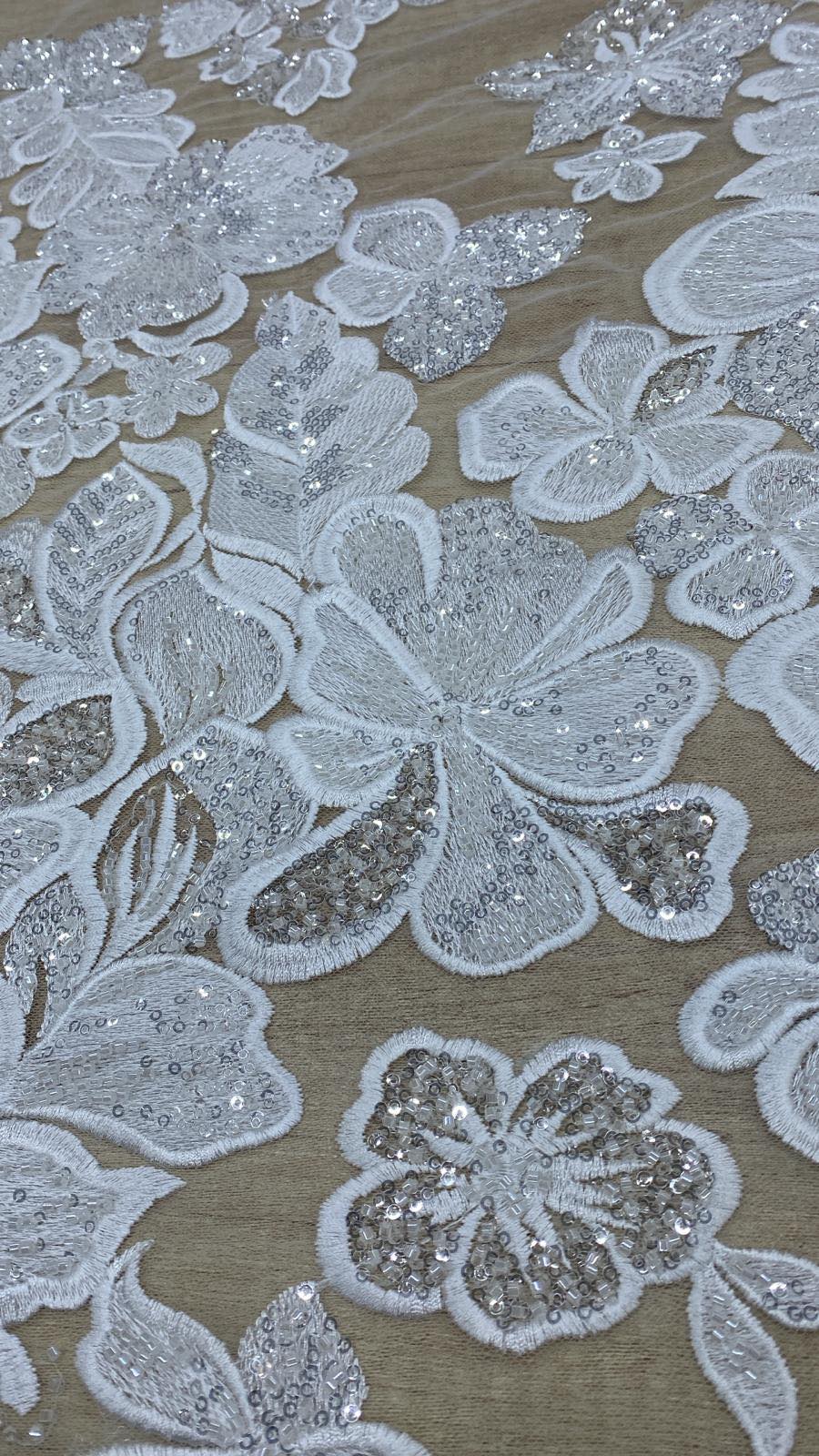 Broderie accesorizata cu paiete si margele , Alb - MODEL MELLY