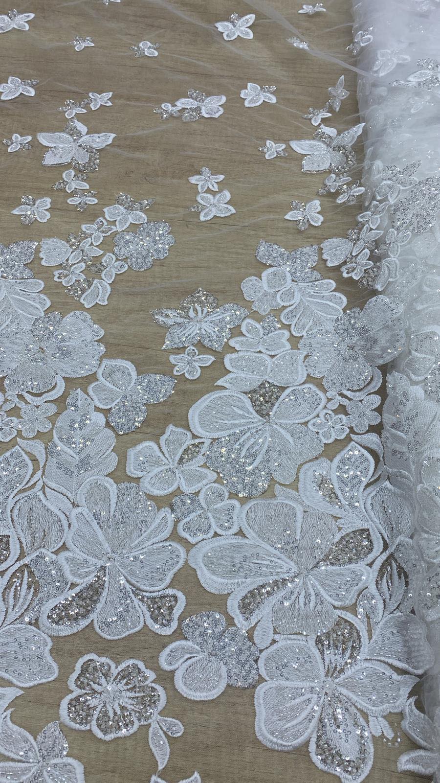 Broderie accesorizata cu paiete si margele , Alb - MODEL MELLY