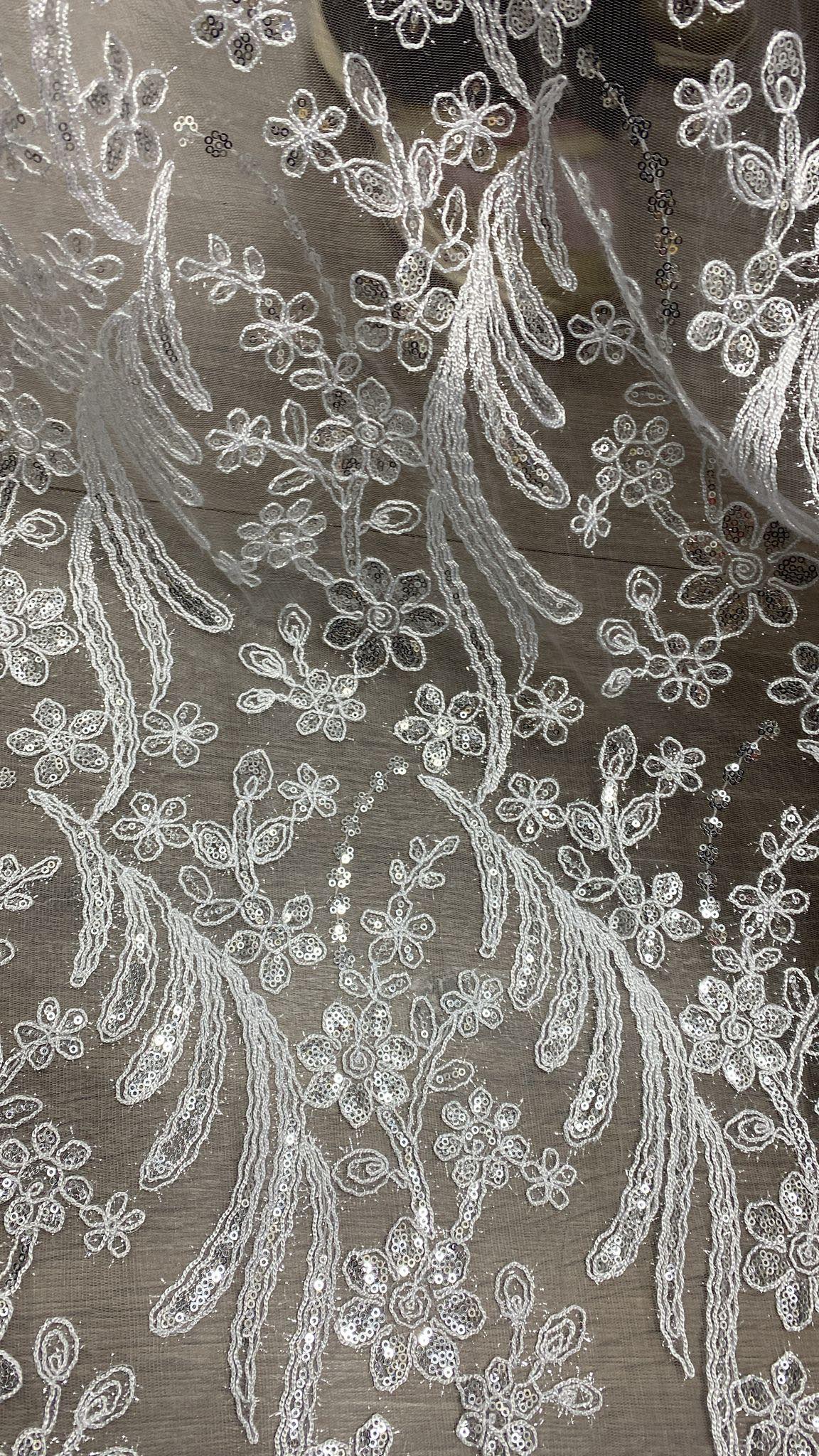 Broderie accesorizata cu paiete, alba - MODEL MARA
