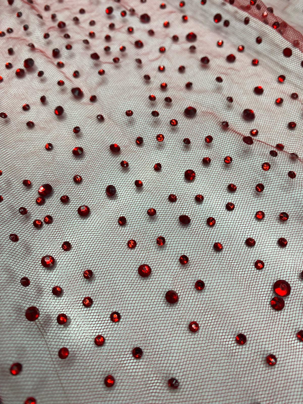 Tulle accesorizat cu multe strasuri , Rosu