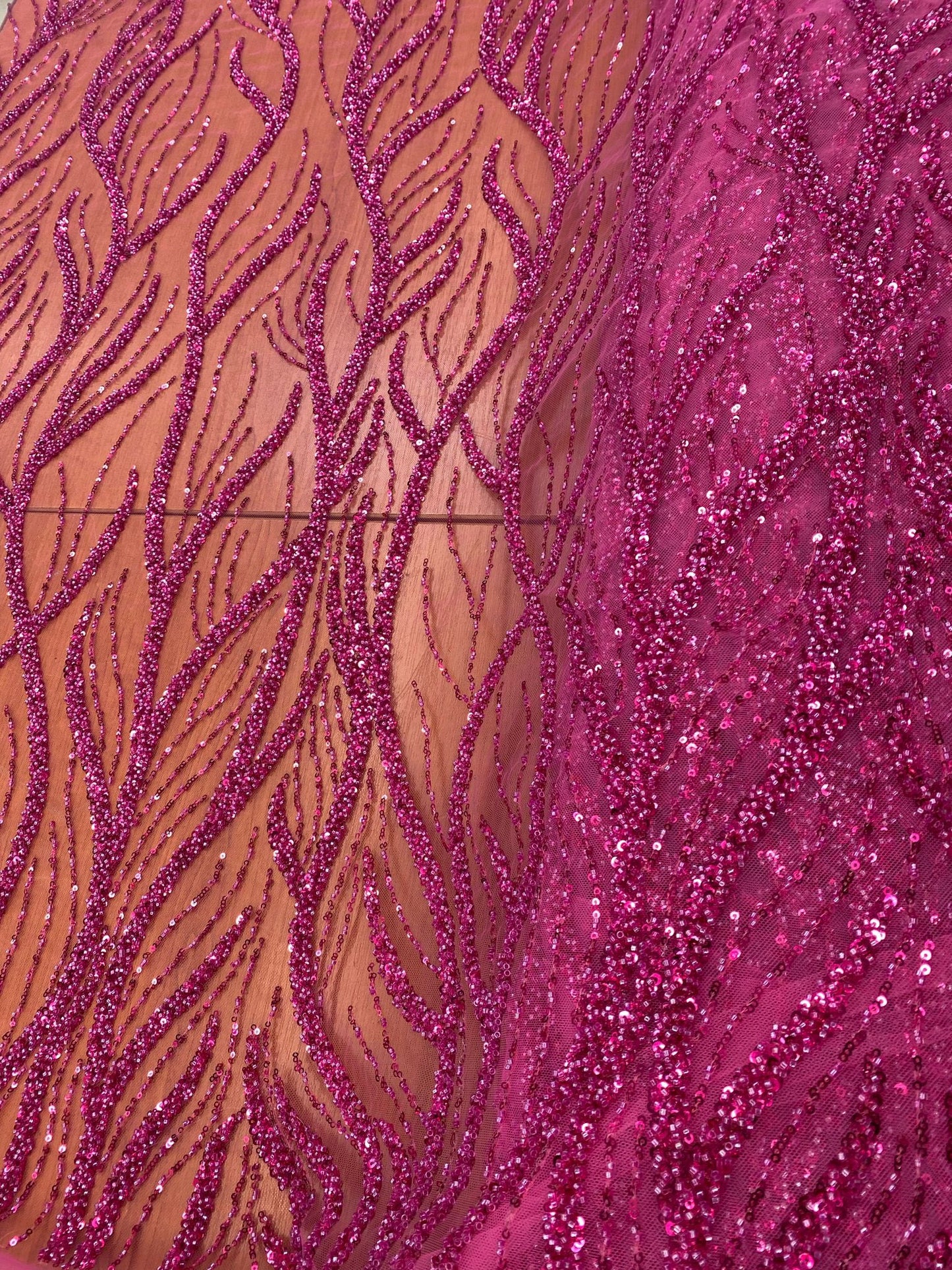 Broderie accesorizata cu paiete si margele, Roz Fuxia - MODEL BEAUTY