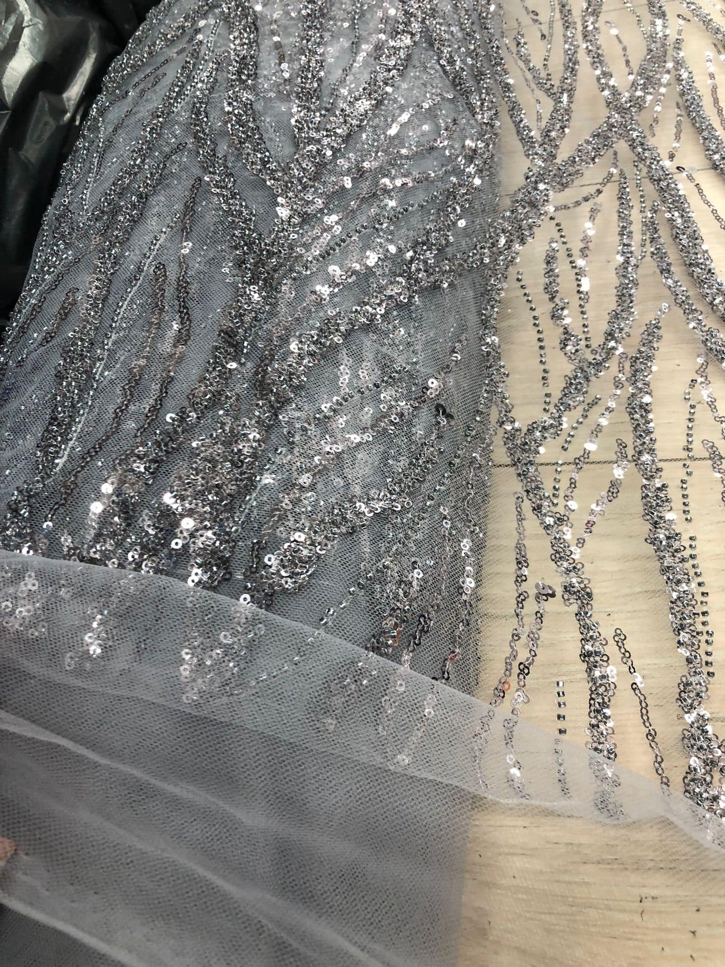 Broderie argintie , accesorizata cu paiete si margele - MODEL EMA