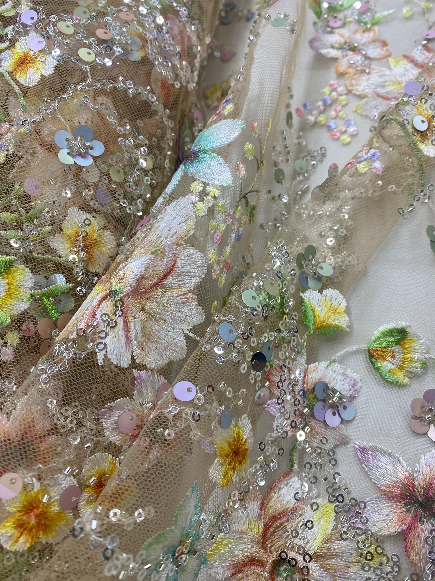 Broderie premium accesorizata Flori 3D, design multicolor, tulle Galben Pal, Model FAVI