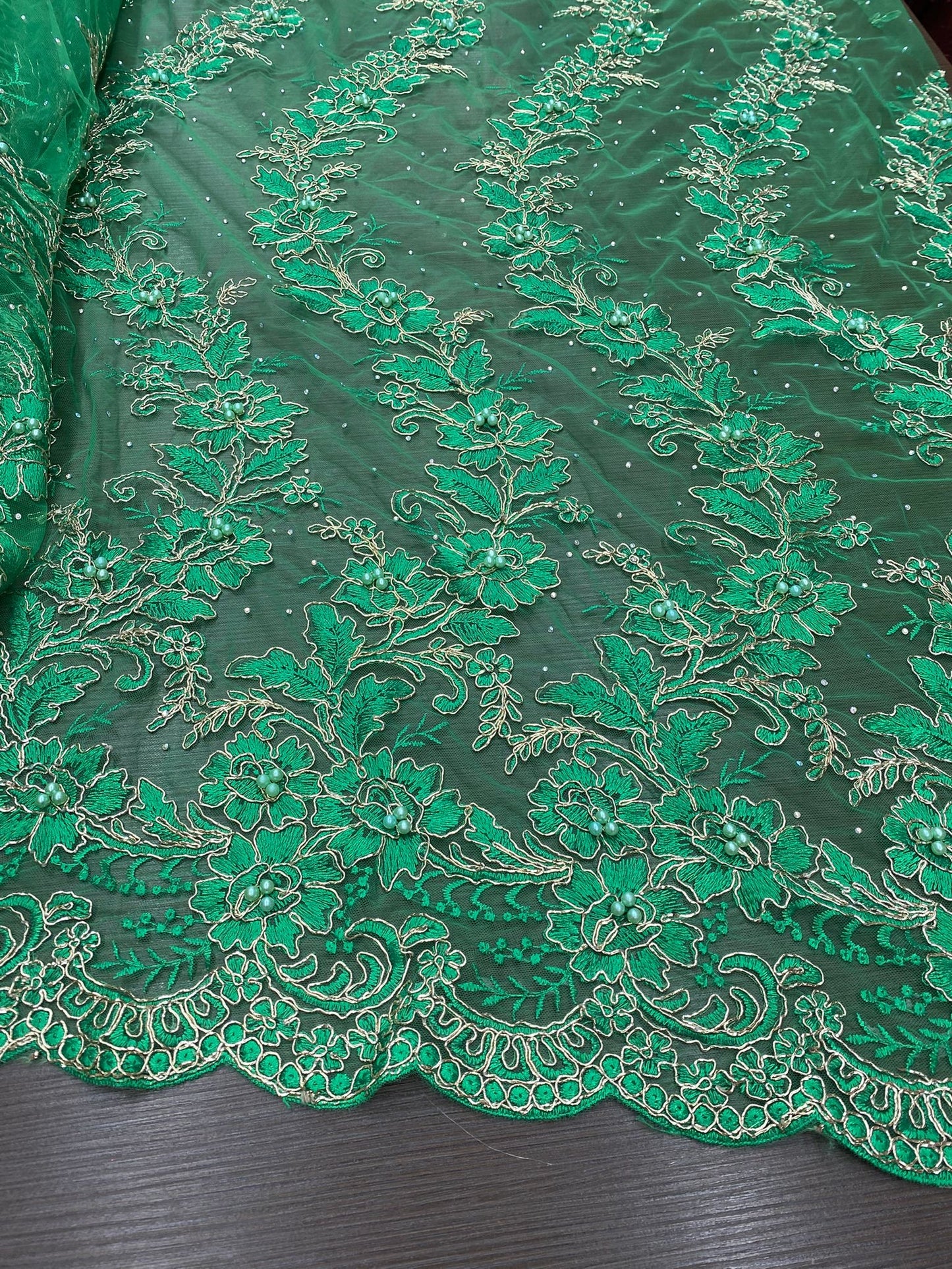 Broderie pe tulle cu margele, Verde, model 3D