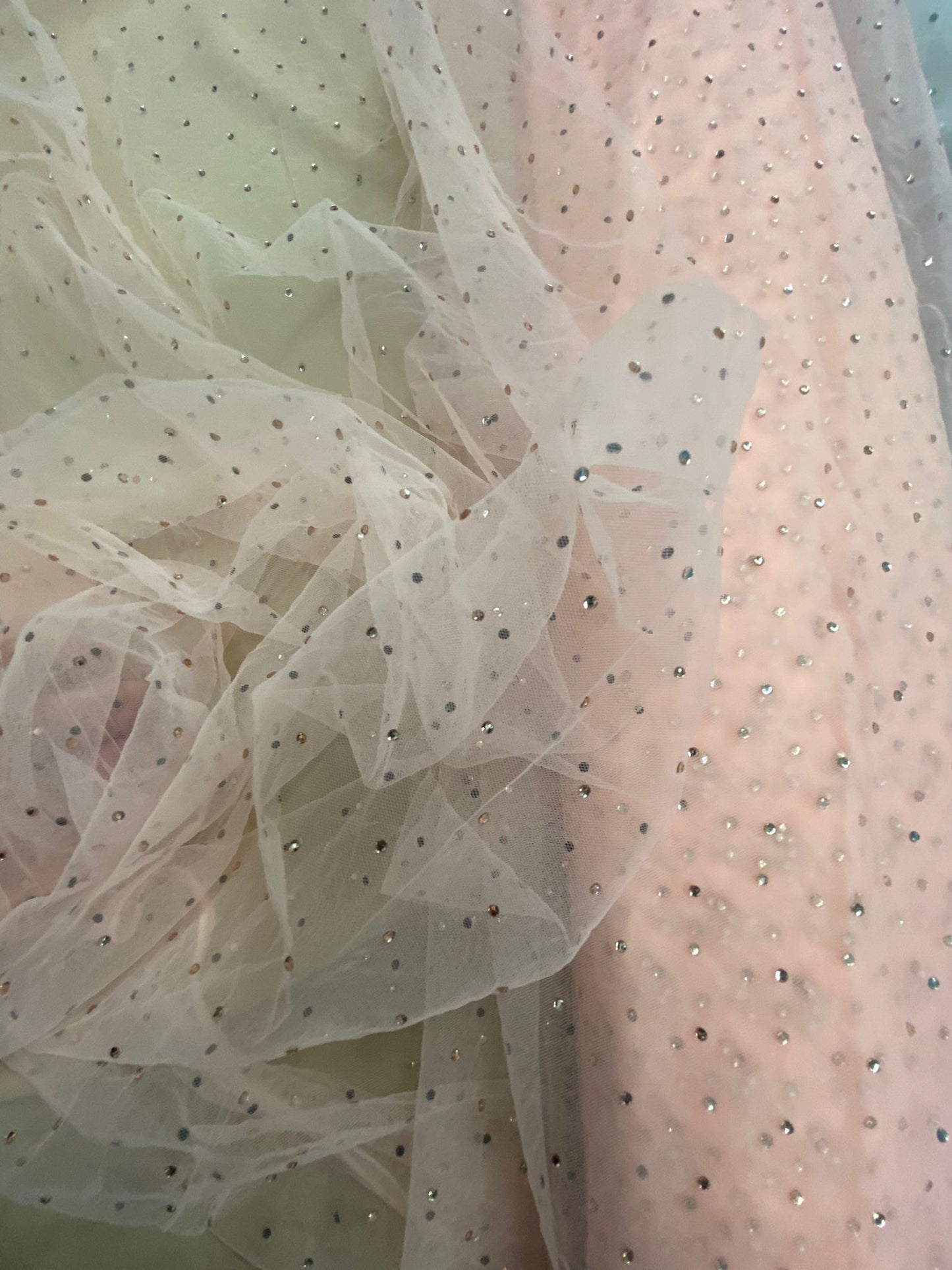 Tulle accesorizat cu strasuri, Roz deschis