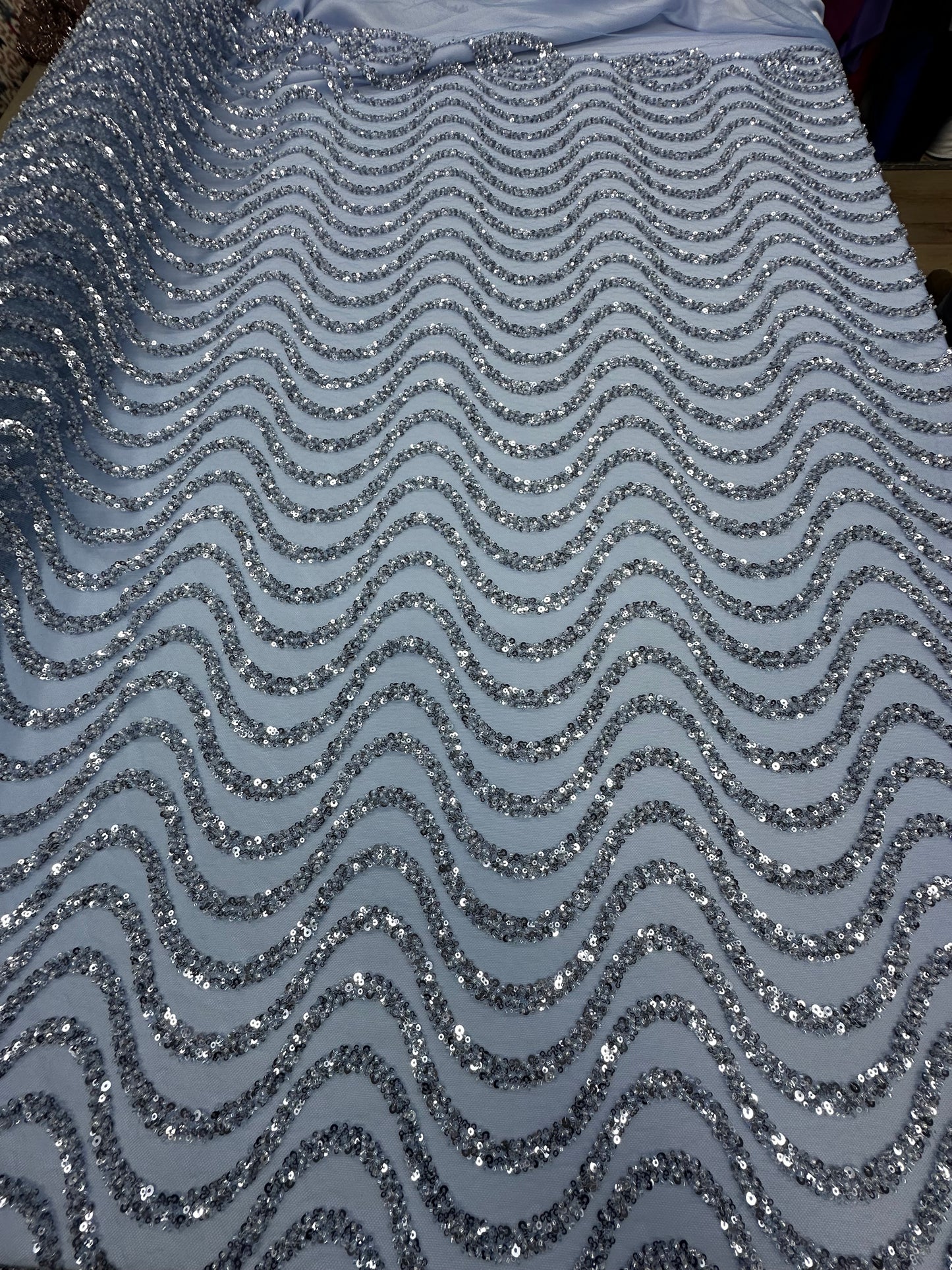 Broderie accesorizata cu paiete si mărgele , albstru deschis . Model AMIRA