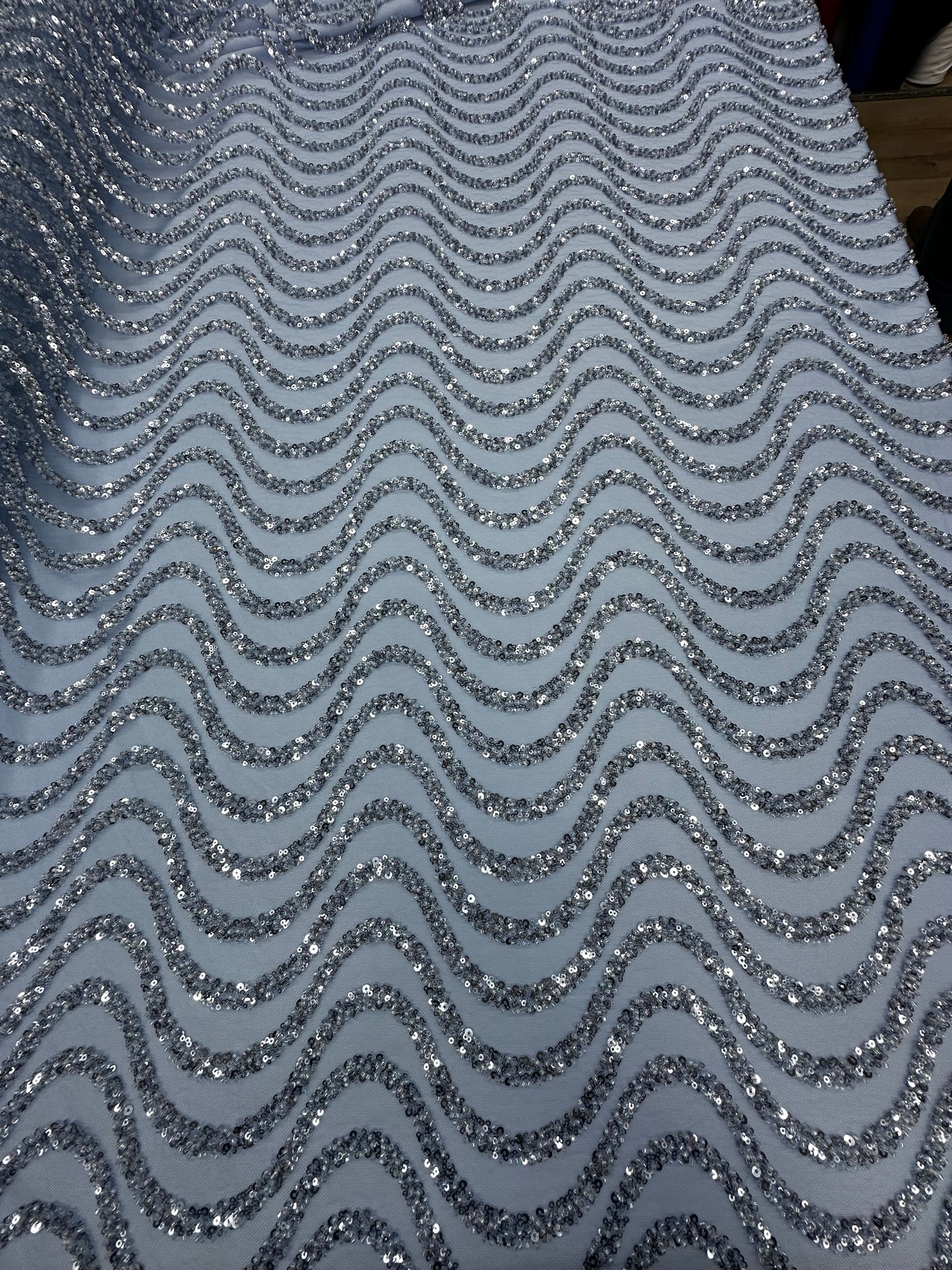 Broderie accesorizata cu paiete si mărgele , albstru deschis . Model AMIRA