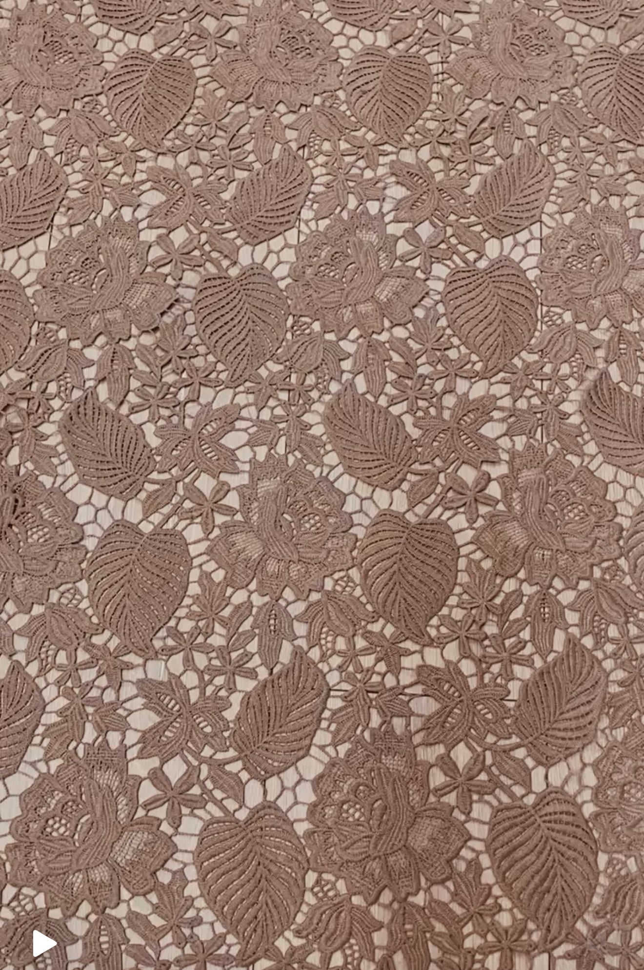 Dantela florala accesorizata, Mocha ( Cappucino )