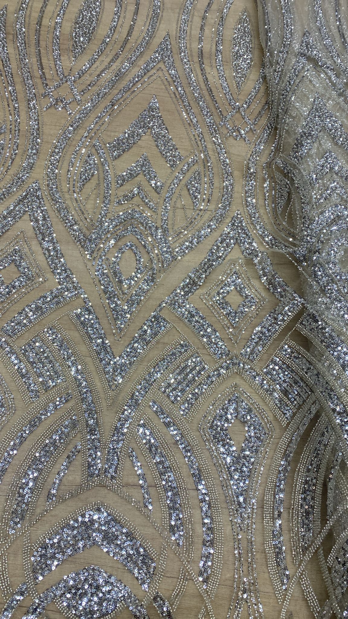 Broderie accesorizata cu paiete si margele argintii pe suport de tulle bej - MODEL REBY