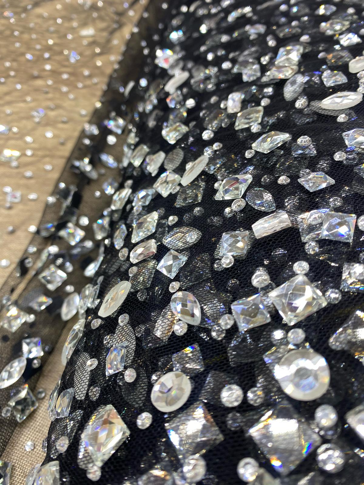 Tulle negru accesorizat cu pietre si cristale argintii - MODEL KATE
