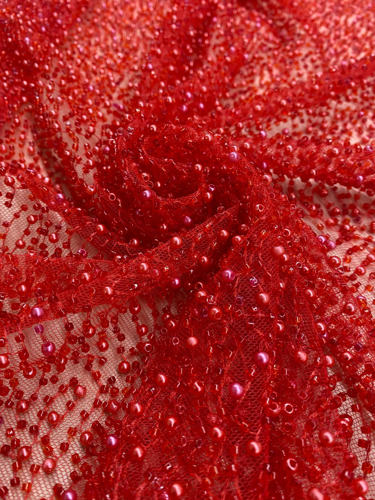 Tulle accesorizat cu perle si margele tubulare , Rosu - MODEL HACER