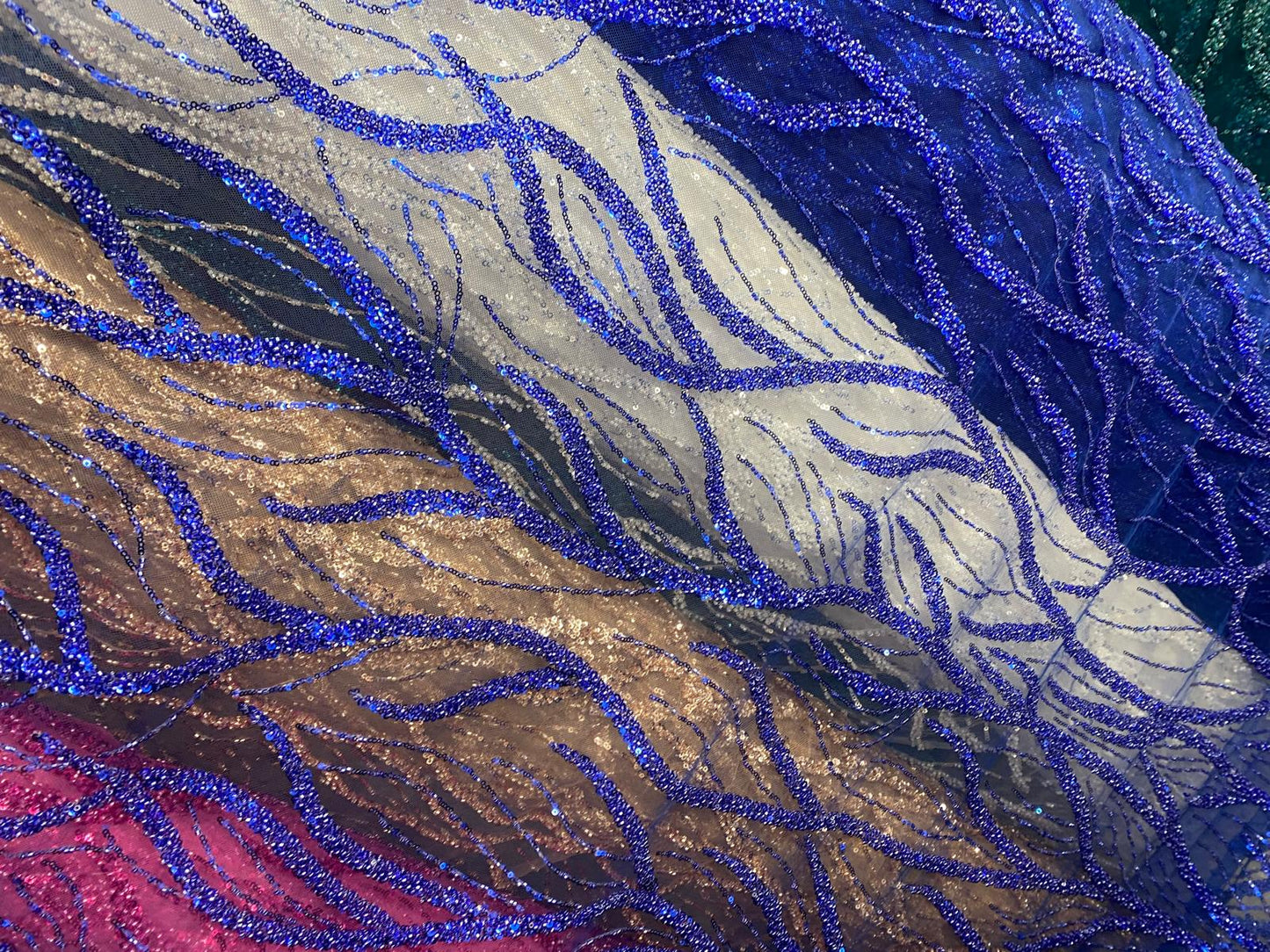 Broderie accesorizata cu paiete si margele, Albastru Royal - MODEL BEAUTY