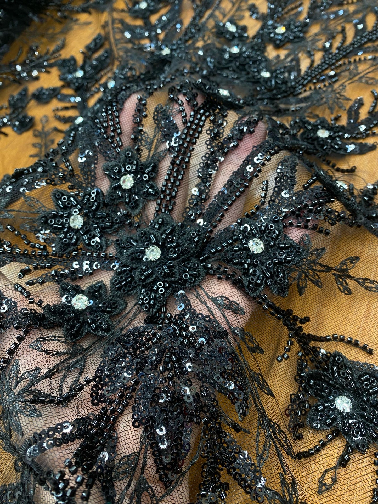 Broderie accesorizata cu paiete si margele , Negru - MODEL BIA