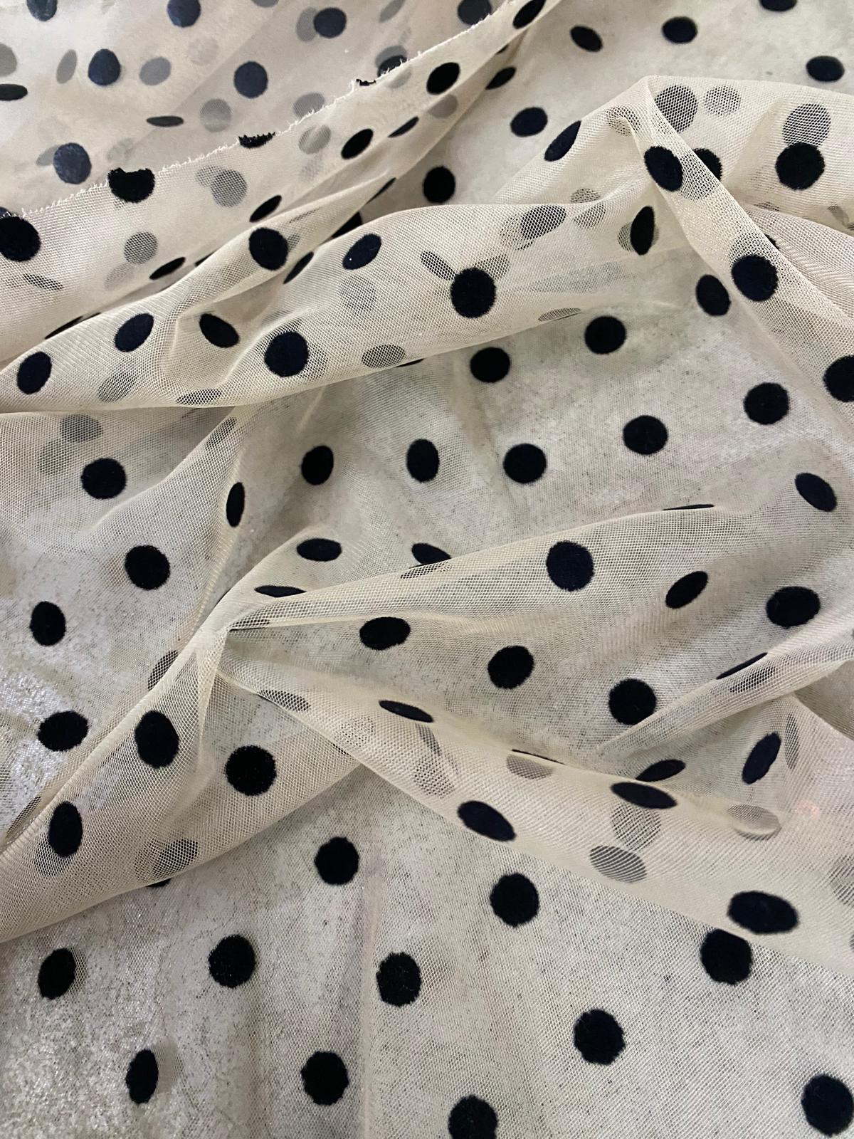Tulle bej cu buline de catifea - model 2