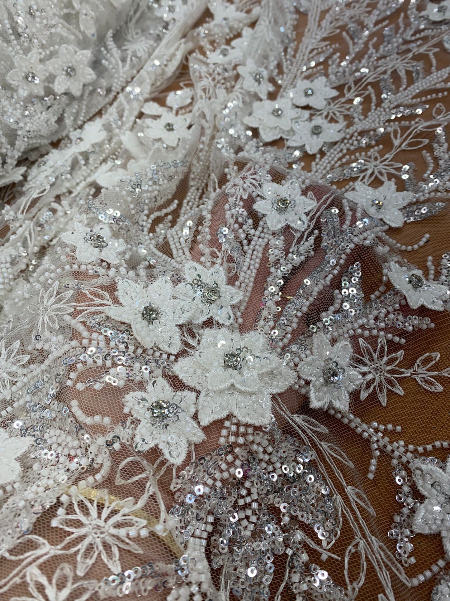 Broderie accesorizata cu paiete si margele ,Alb - MODEL BIA