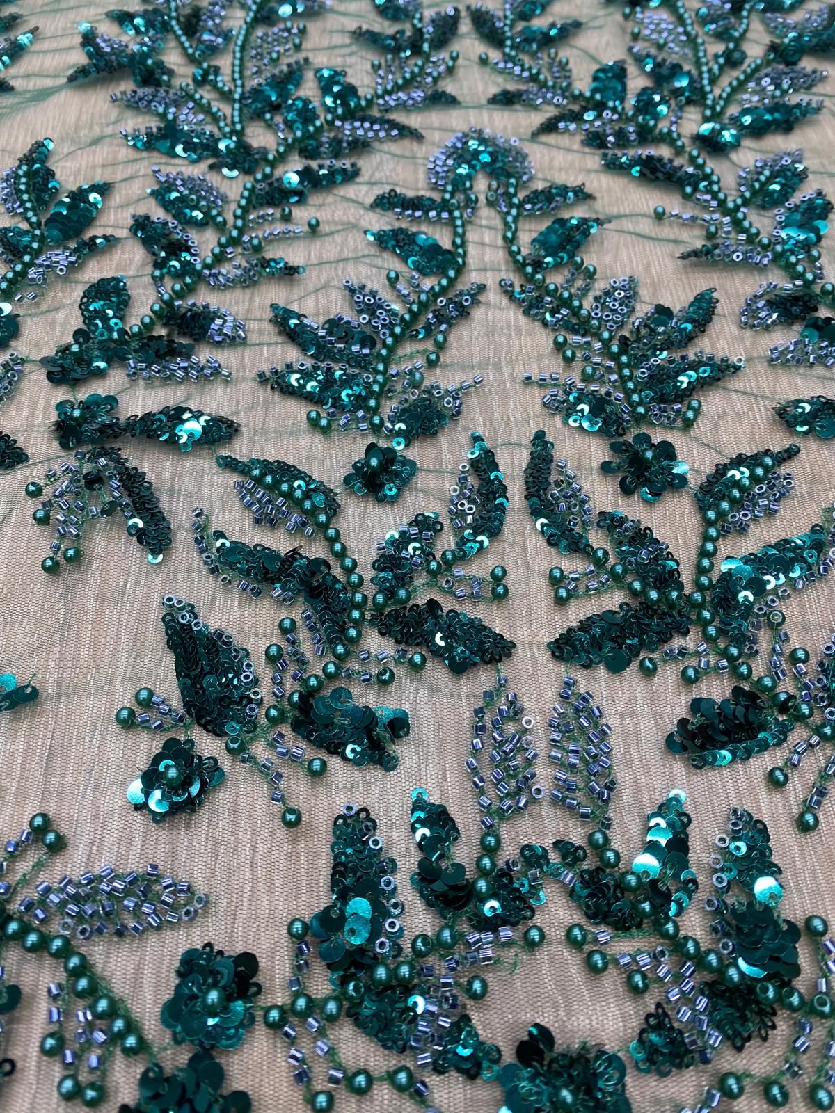 Broderie accesorizata cu paiete si margele verde, MODEL LISA