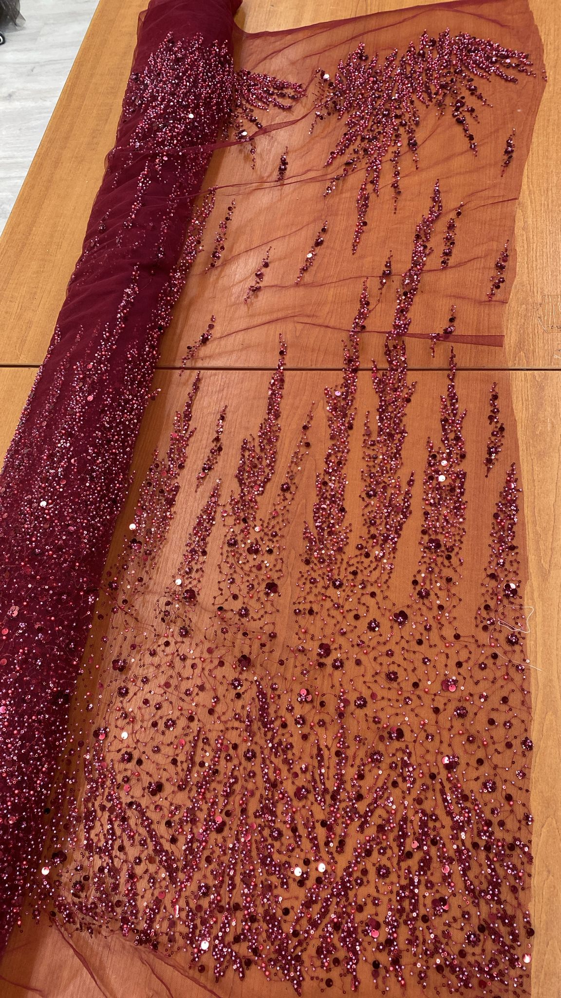 Broderie accesorizata cu paiete si margele, Visiniu - MODEL KAREN
