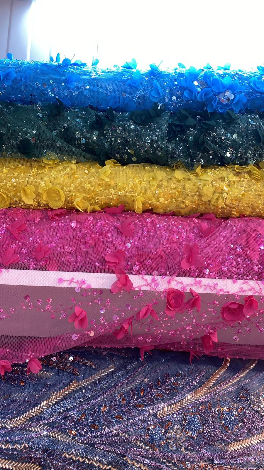 Broderie accesorizata cu paiete si margele tubulare, Roz Ciclam - MODEL FLORA