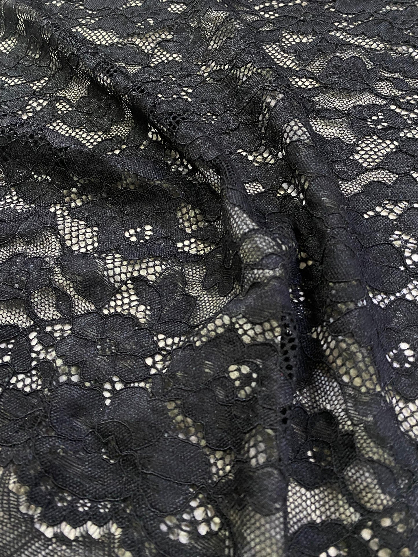 Dantela Clasica, Negru