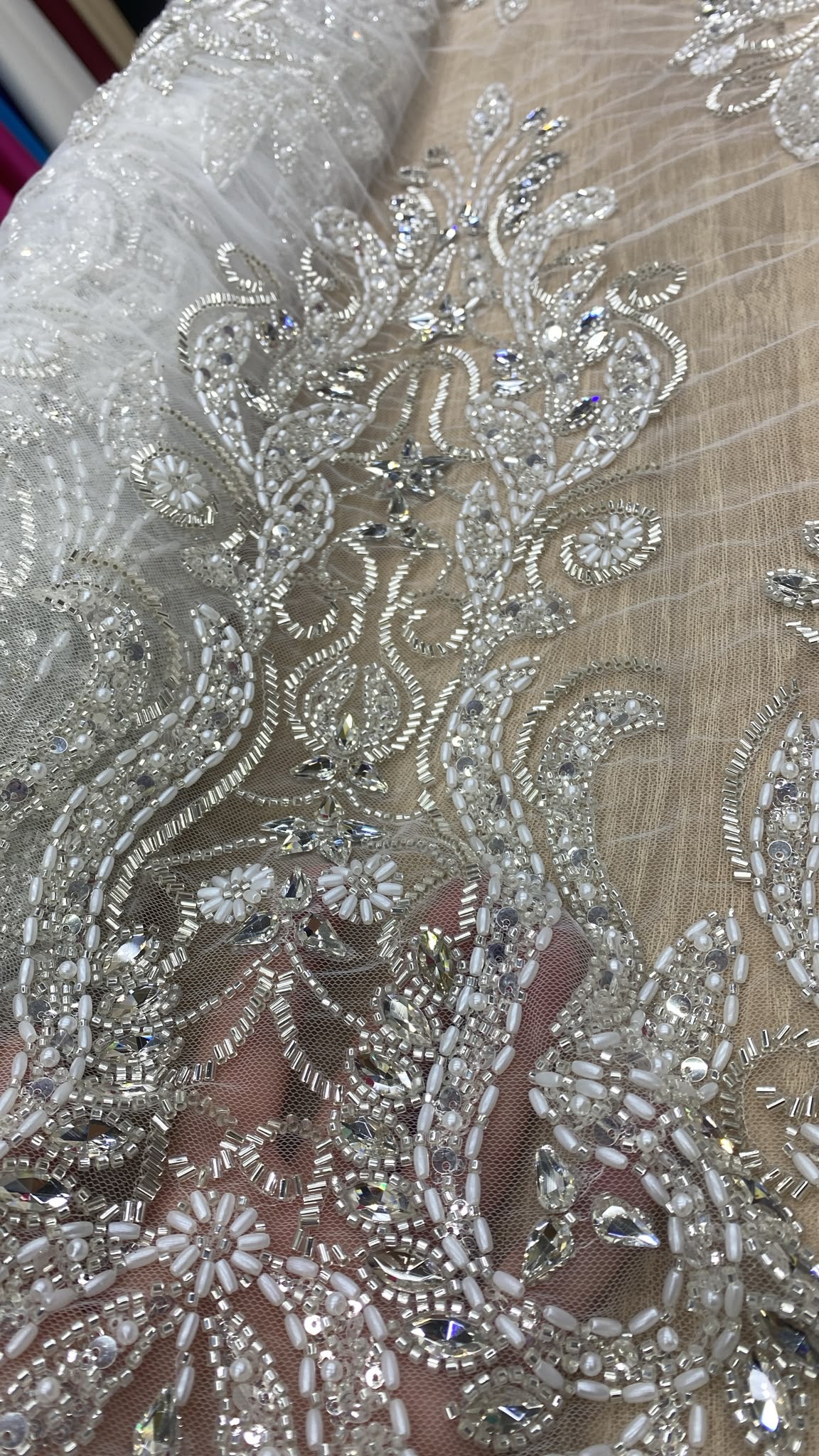 Broderie accesorizata cu paiete, margele tubulare si pietre - MODEL BAHAR