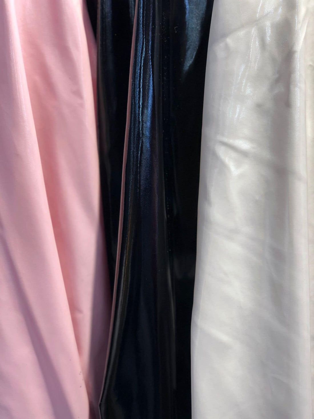 Latex , Negru
