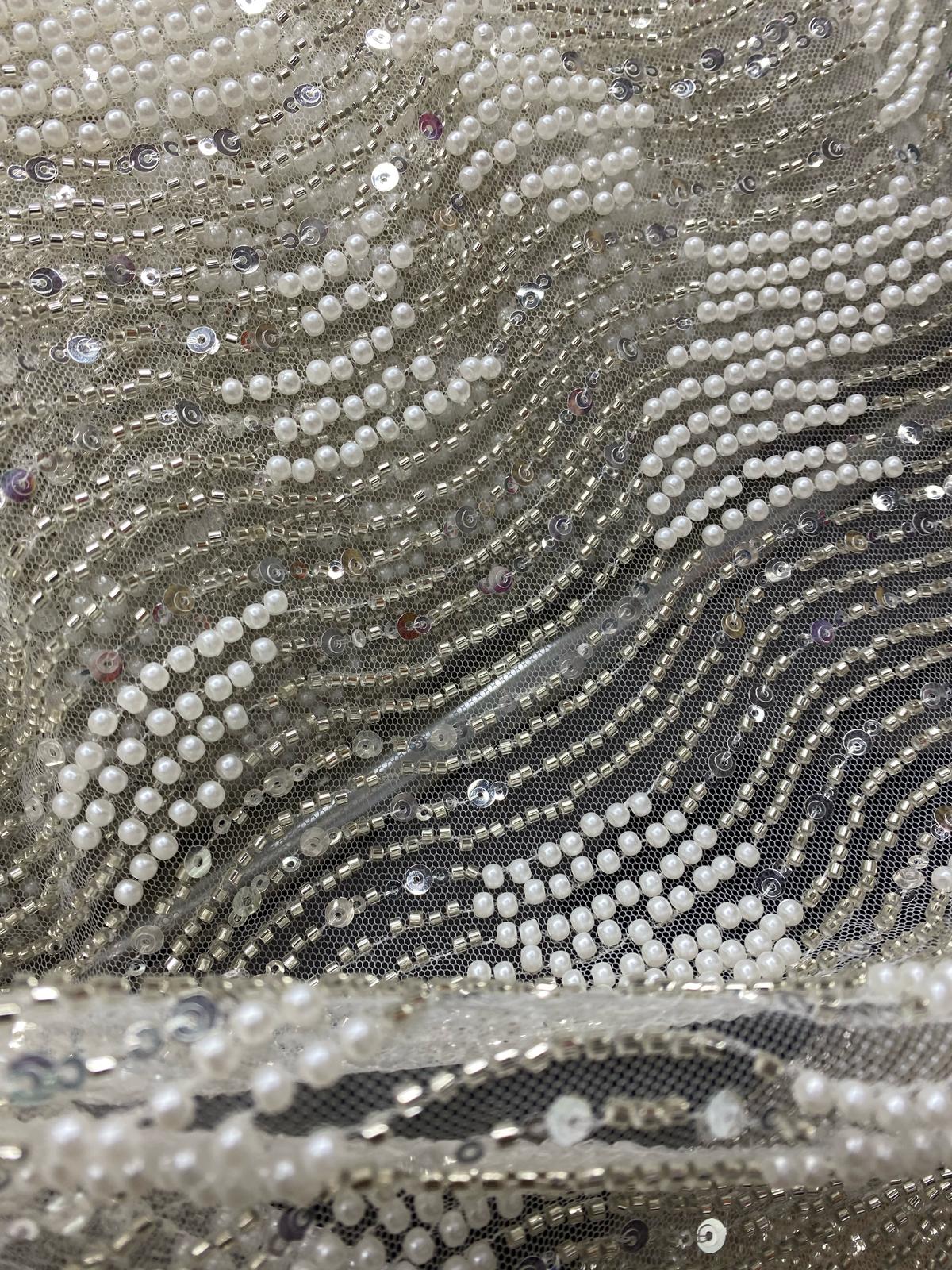 Broderie accesorizata cu paiete si margele, Alb - MODEL NOVA