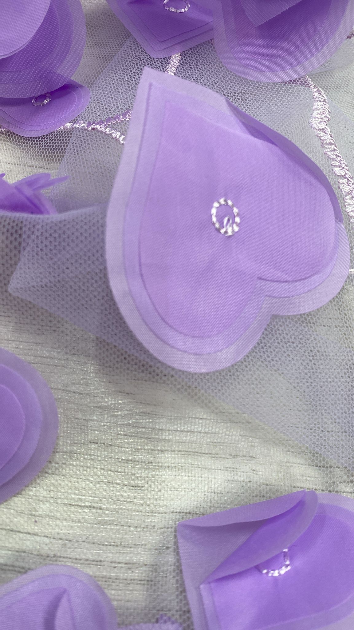 Tulle accesorizat cu aplicatii din organza , Mov Lila