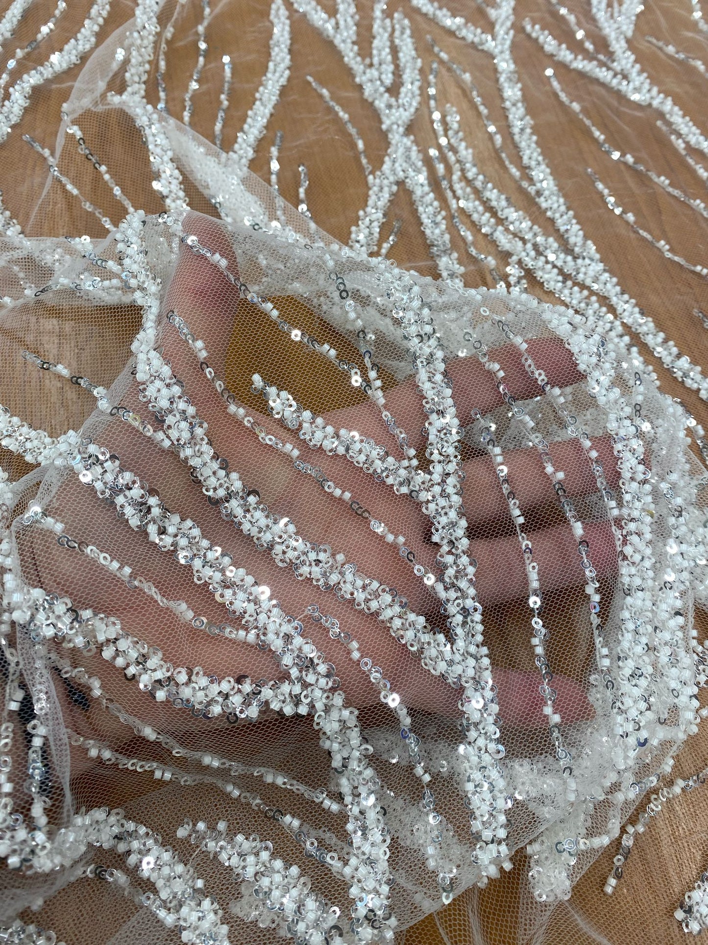 Broderie accesorizata cu paiete si margele, Alb - MODEL BEAUTY