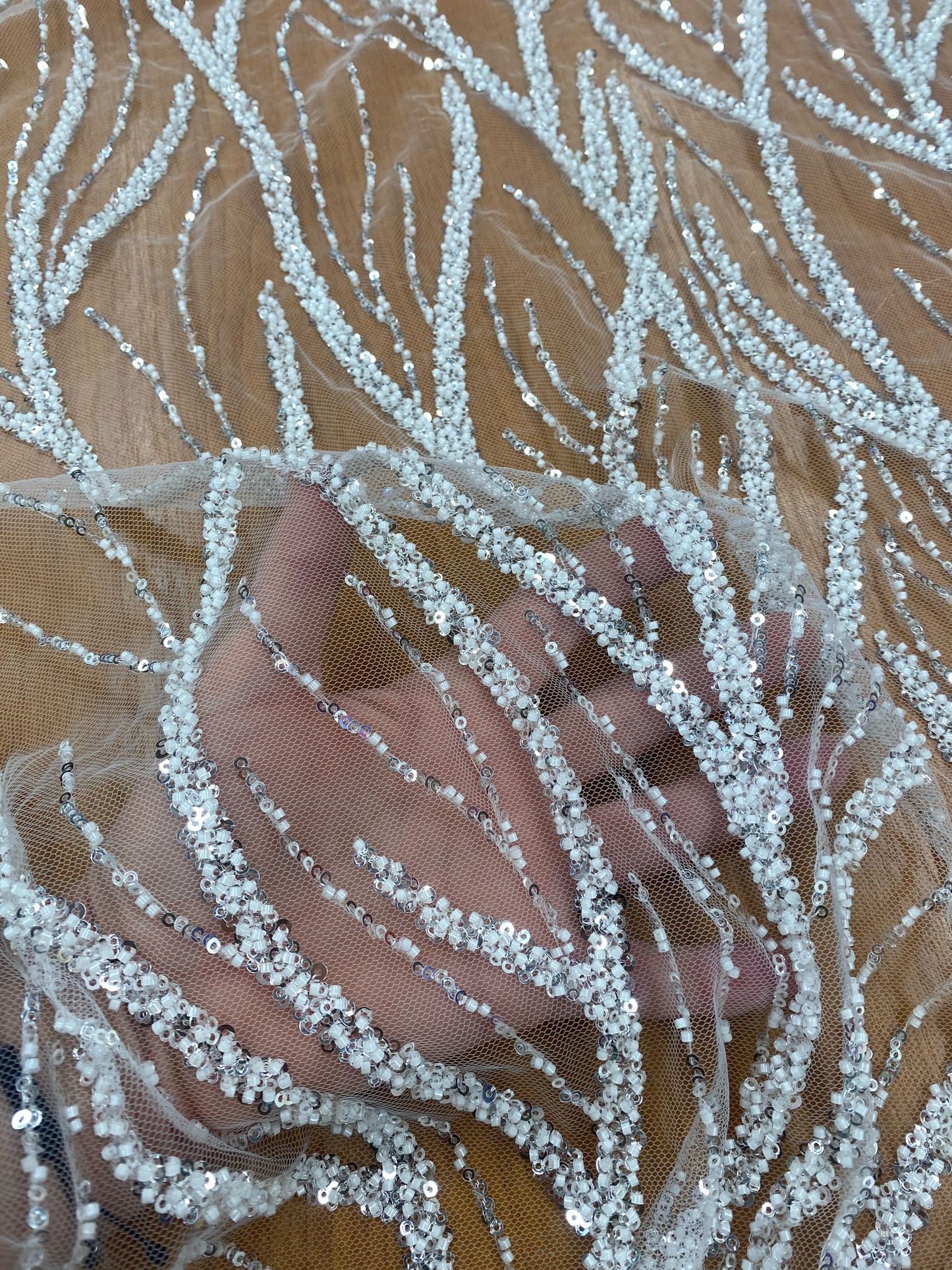 Broderie accesorizata cu paiete si margele, Alb - MODEL BEAUTY