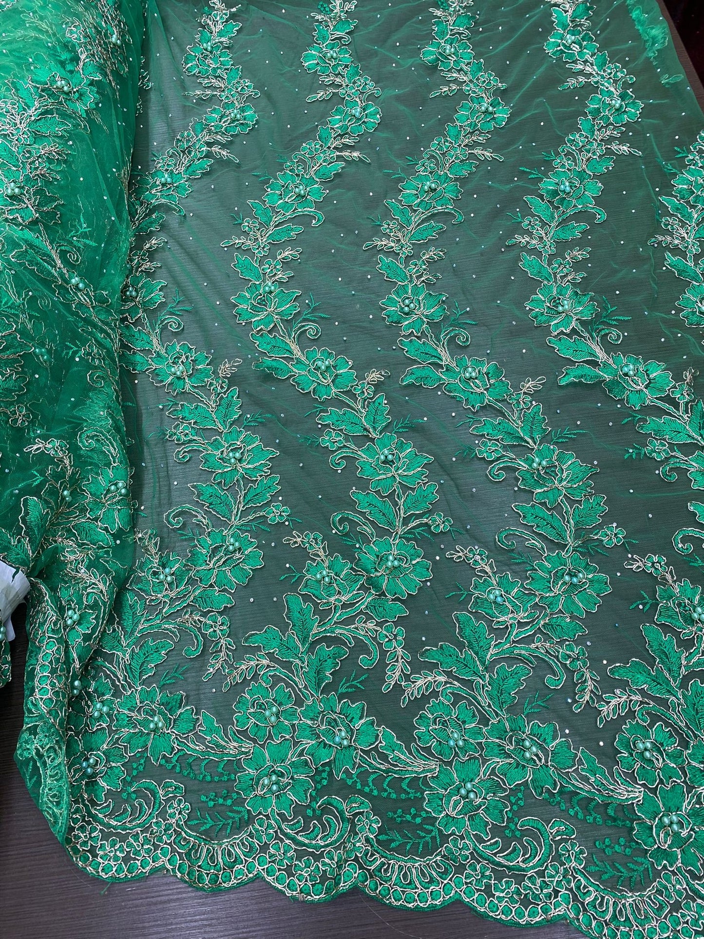 Broderie pe tulle cu margele, Verde, model 3D
