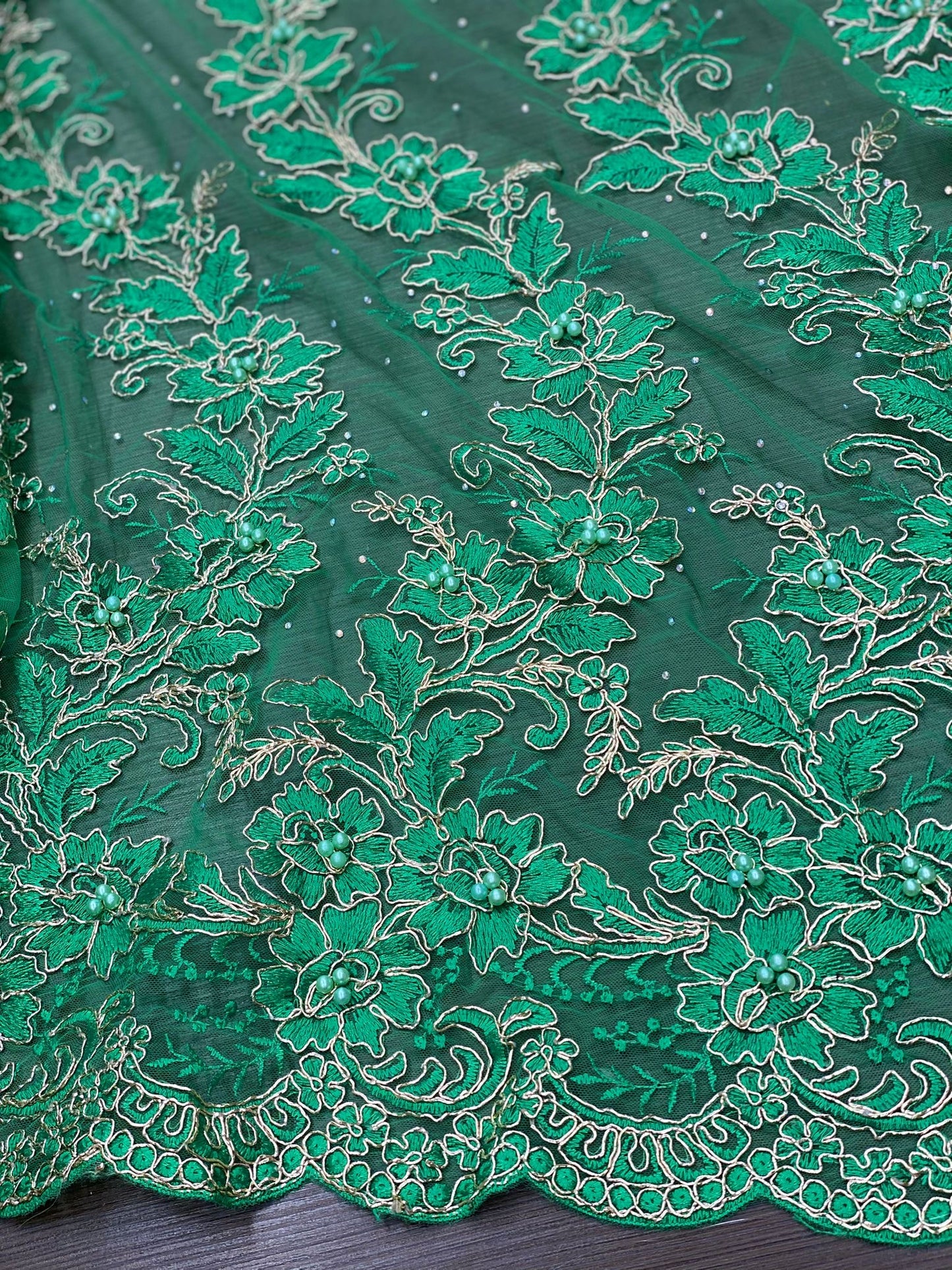 Broderie pe tulle cu margele, Verde, model 3D
