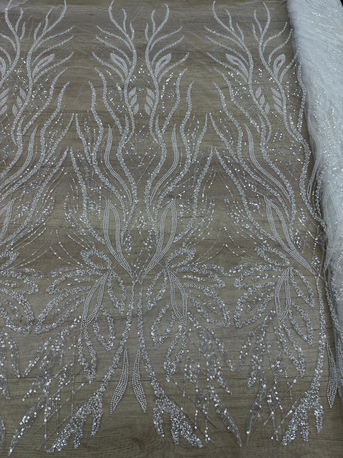 Broderie accesorizata cu paiete si margele, Alb - MODEL BLANCO