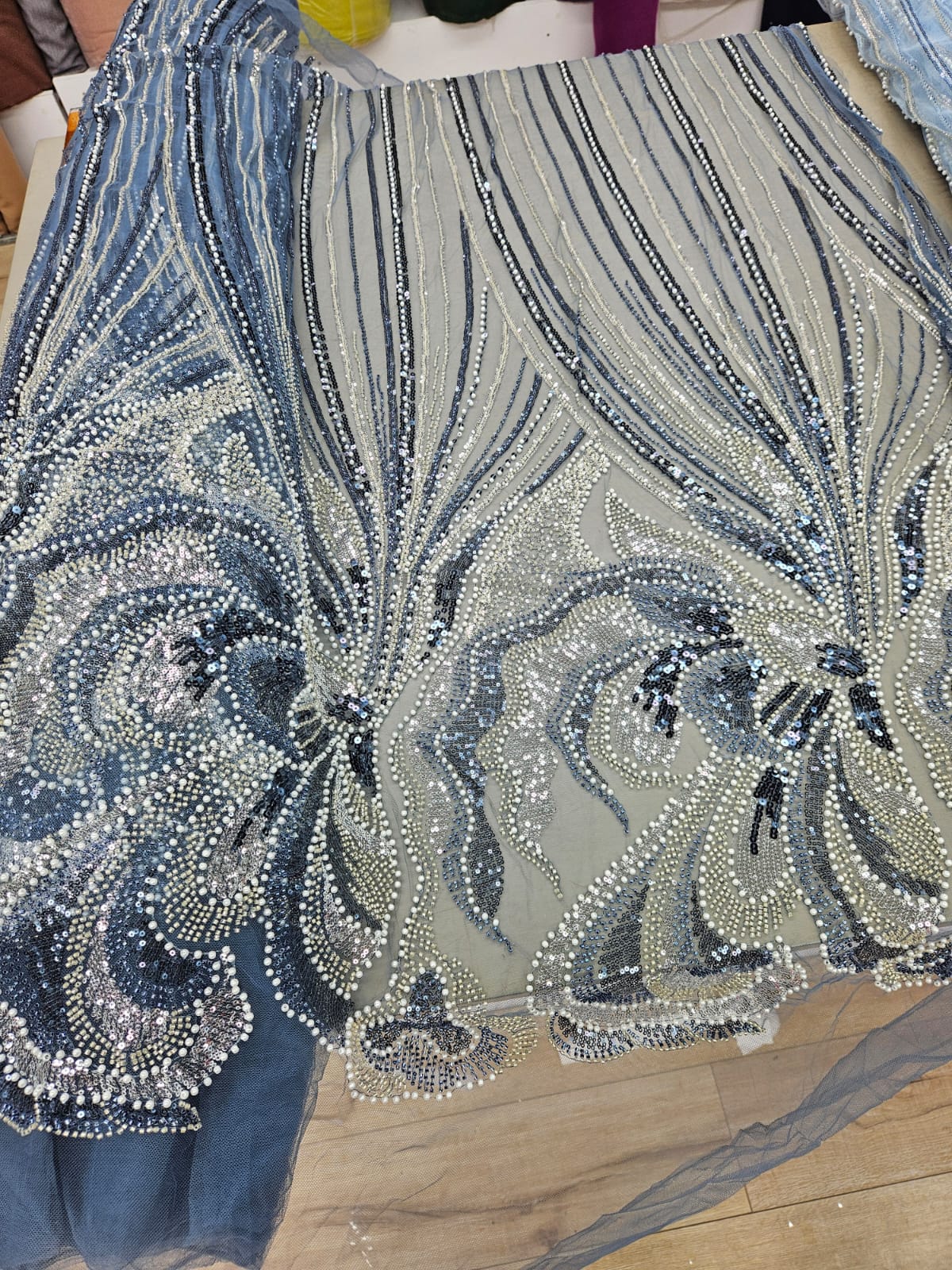 Broderie accesorizata cu margele, paiete si margele tubulare , Bluemarin - MODEL TASHA