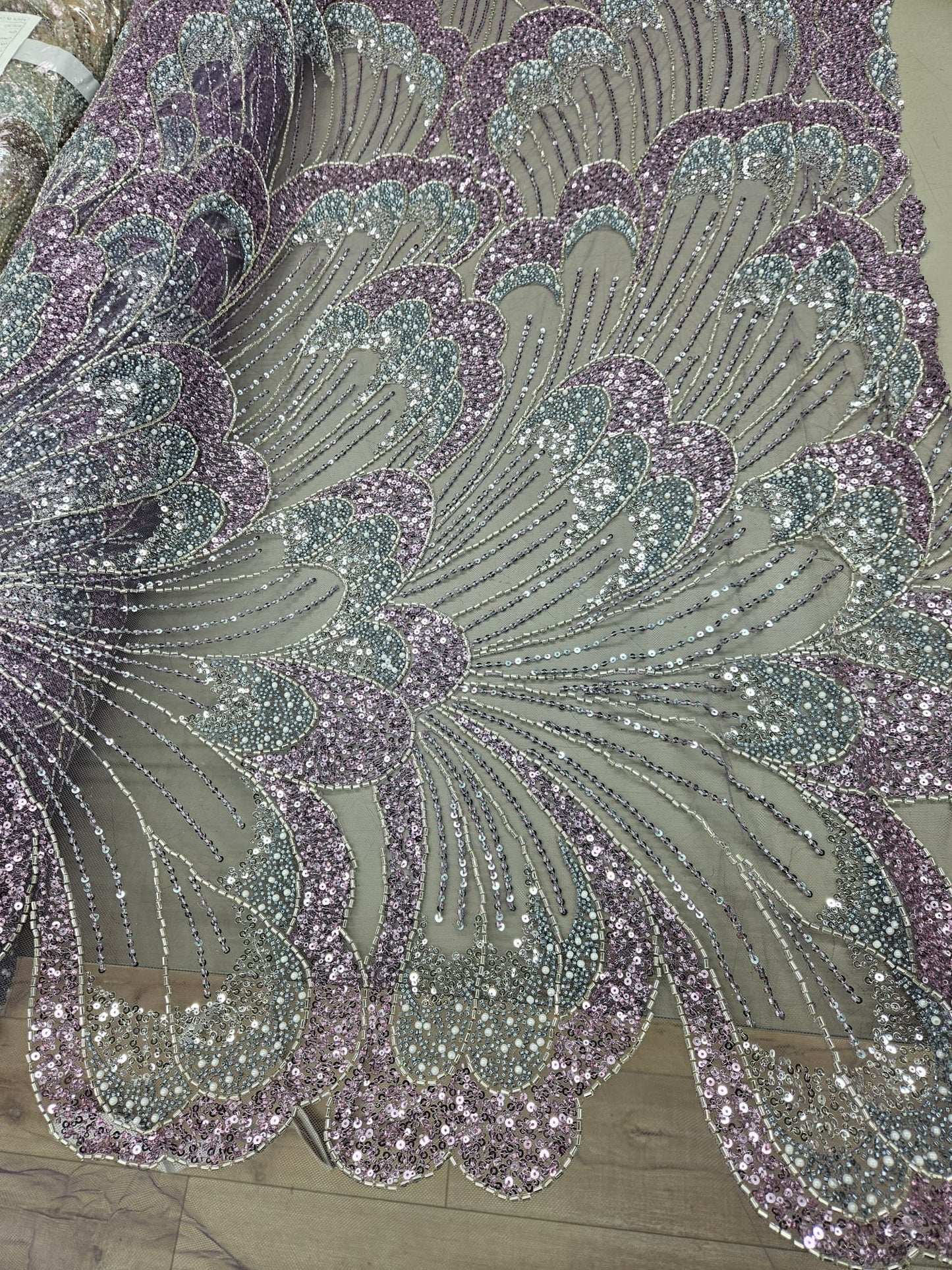 Broderie accesorizata cu margele, paiete si margele tubulare , Mov Lila -MODEL Butterfly