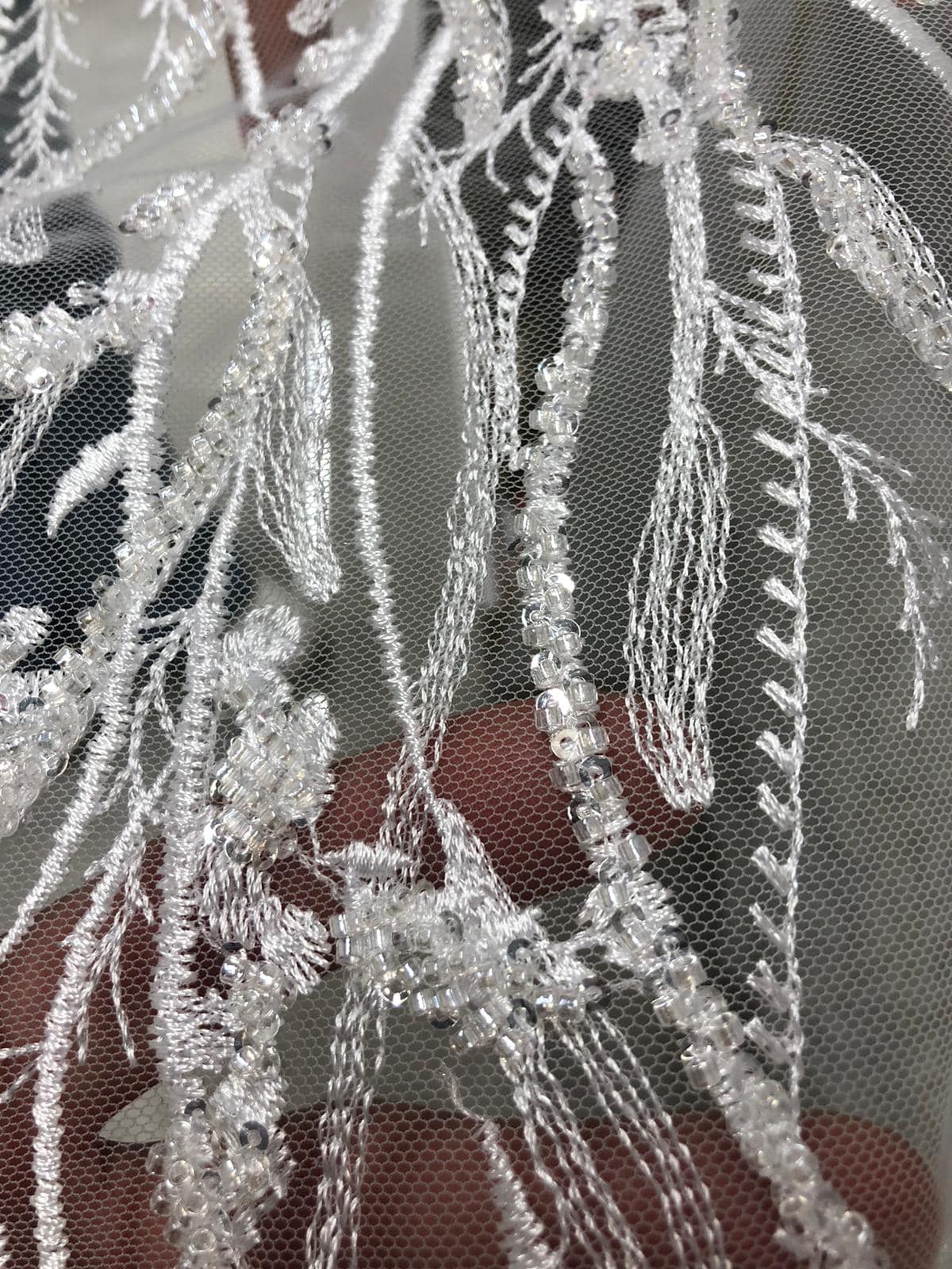 Broderie alba accesorizata cu margele / Model Zola