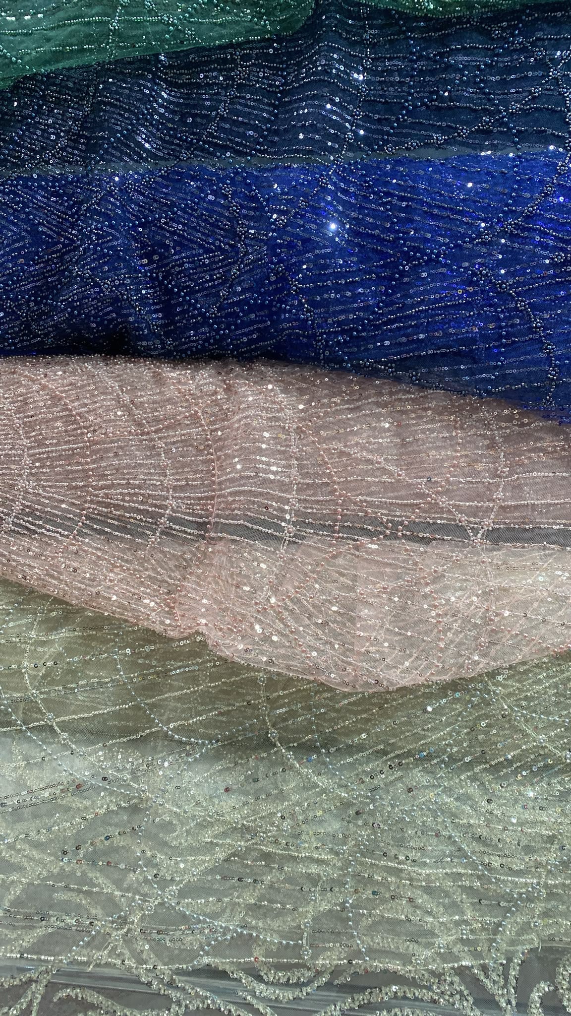 Broderie accesorizata cu paiete si margele, Roz - MODEL DALIA